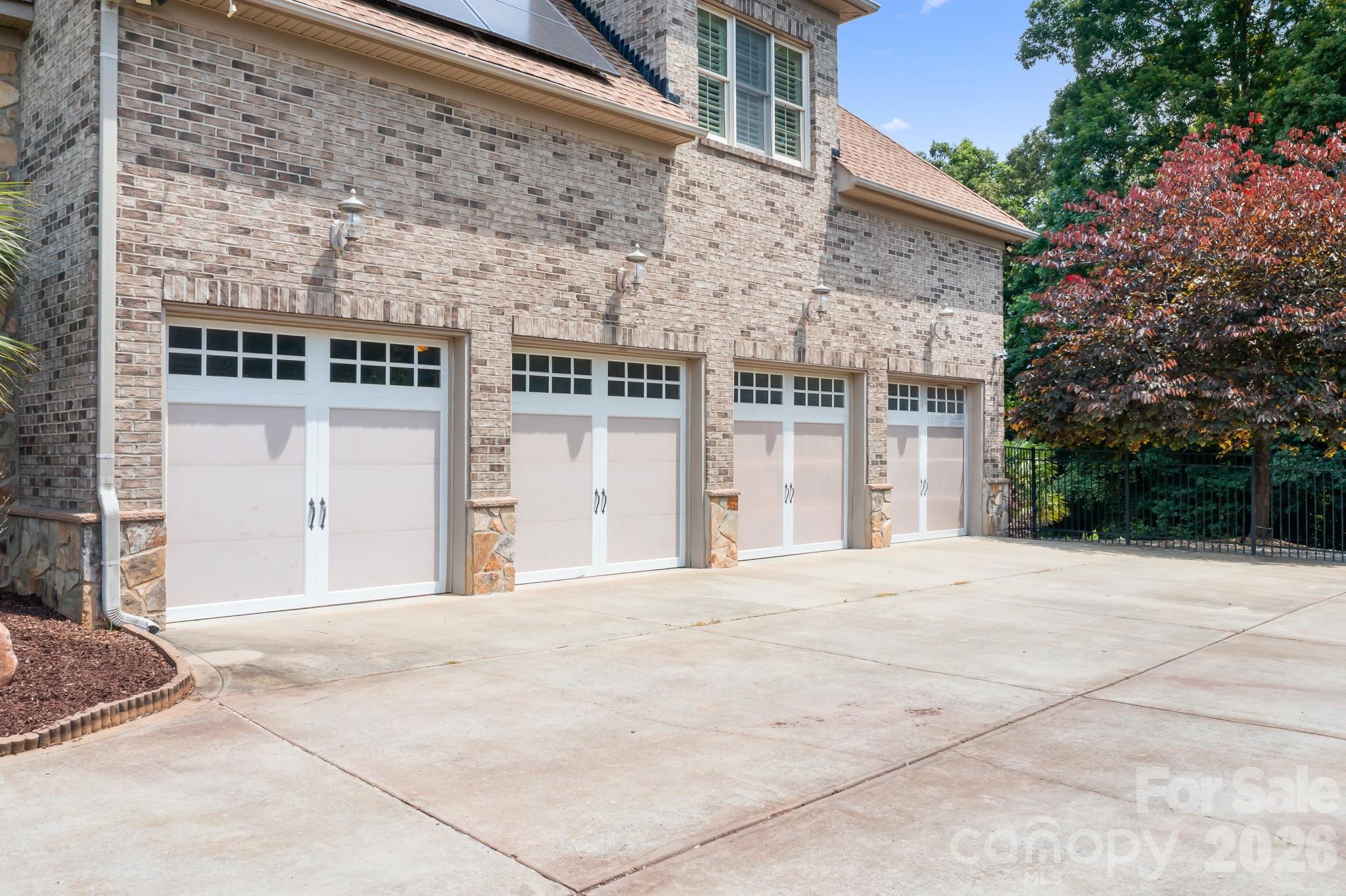 Single Family Residence at 2215 Whiskery Drive, Waxhaw, photo 33 of 48