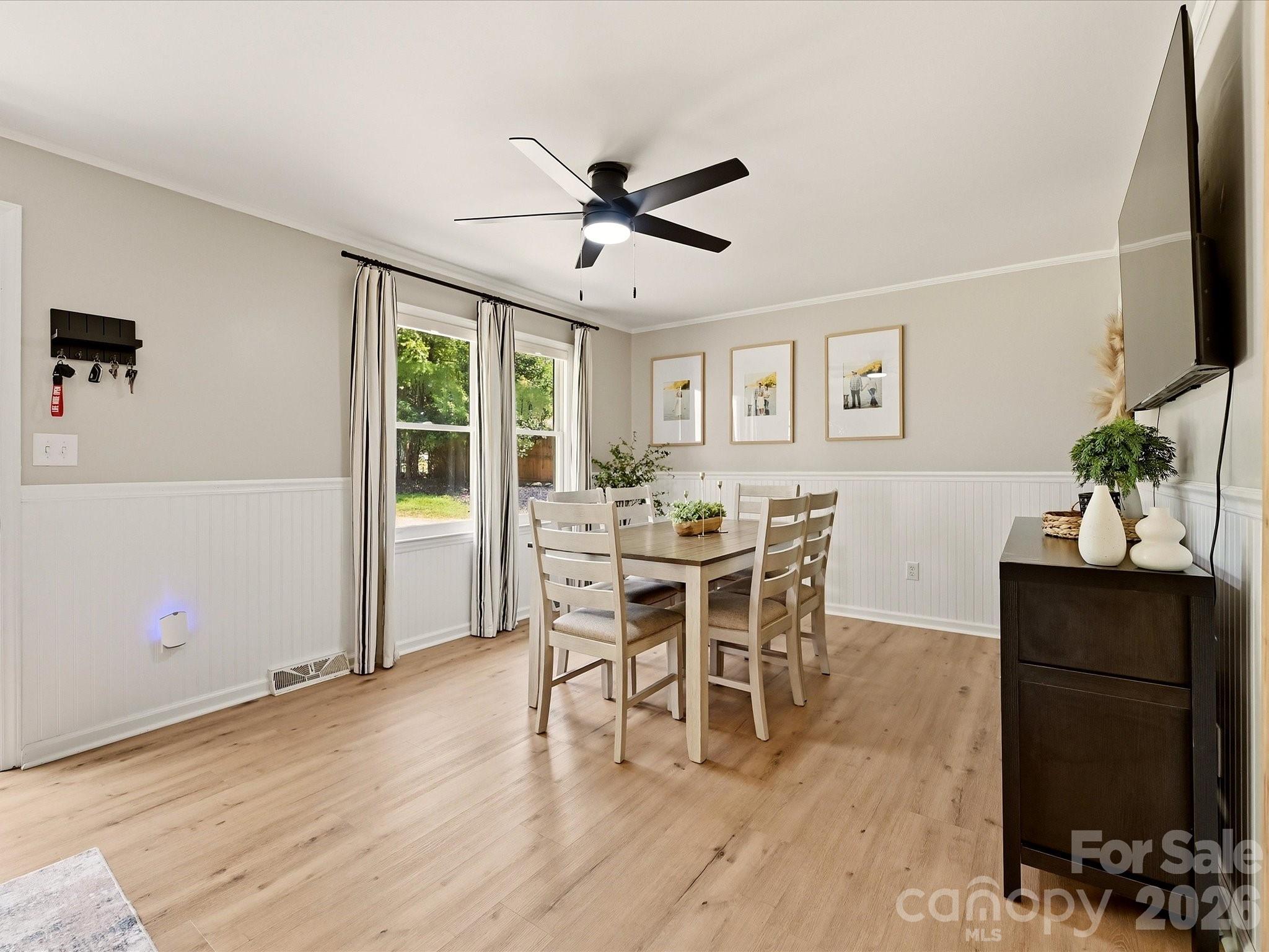 Single Family Residence at 513 Paradise Circle, Belmont, photo 4 of 50