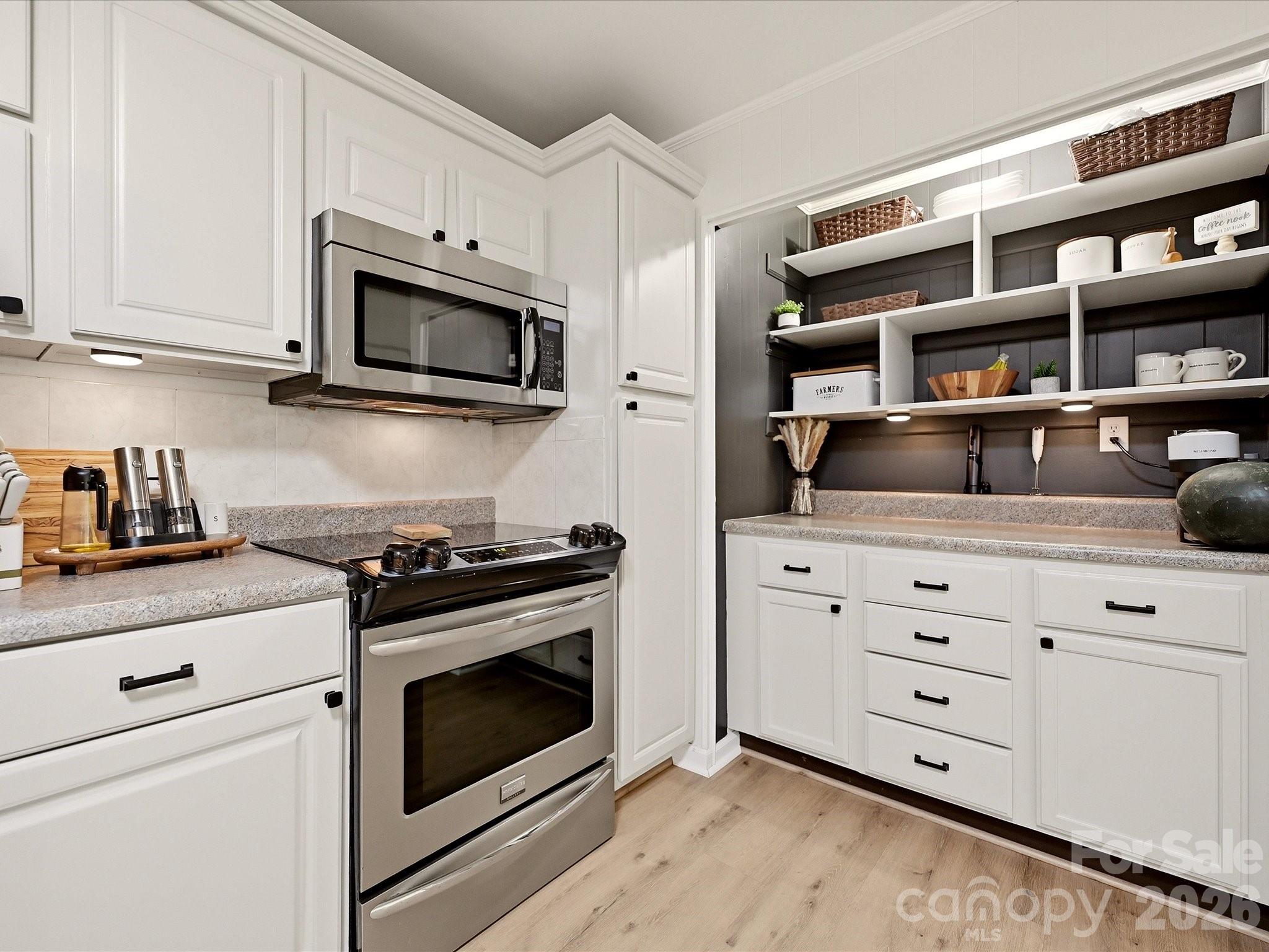 Single Family Residence at 513 Paradise Circle, Belmont, photo 10 of 50