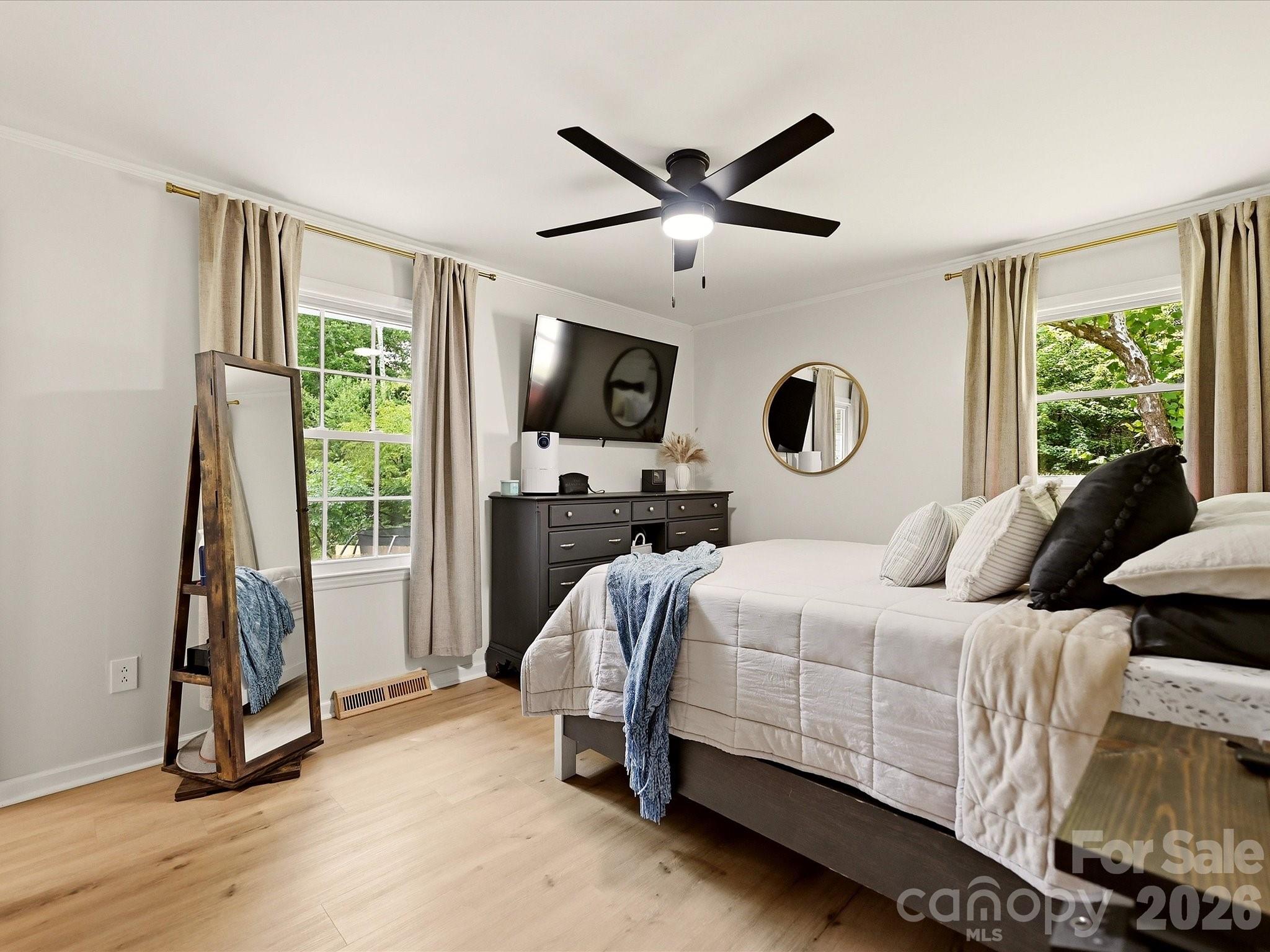 Single Family Residence at 513 Paradise Circle, Belmont, photo 17 of 50