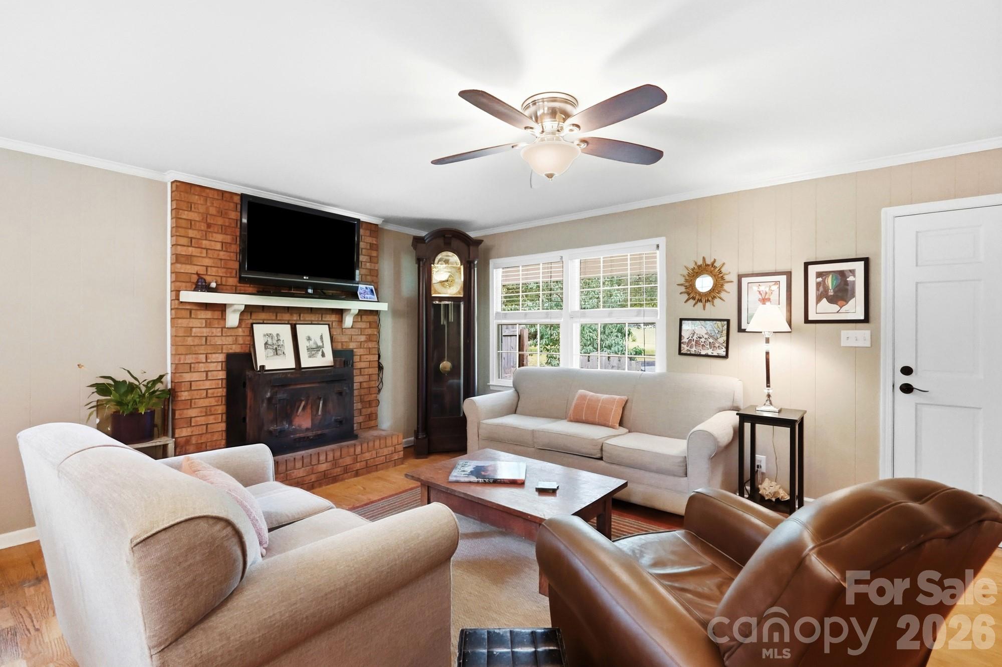 Light filled family room - 205 Airport Road, Monroe