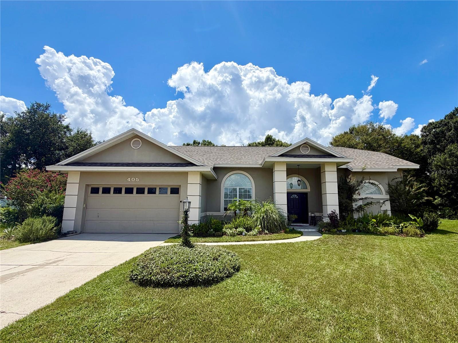 405 VALLEY CT