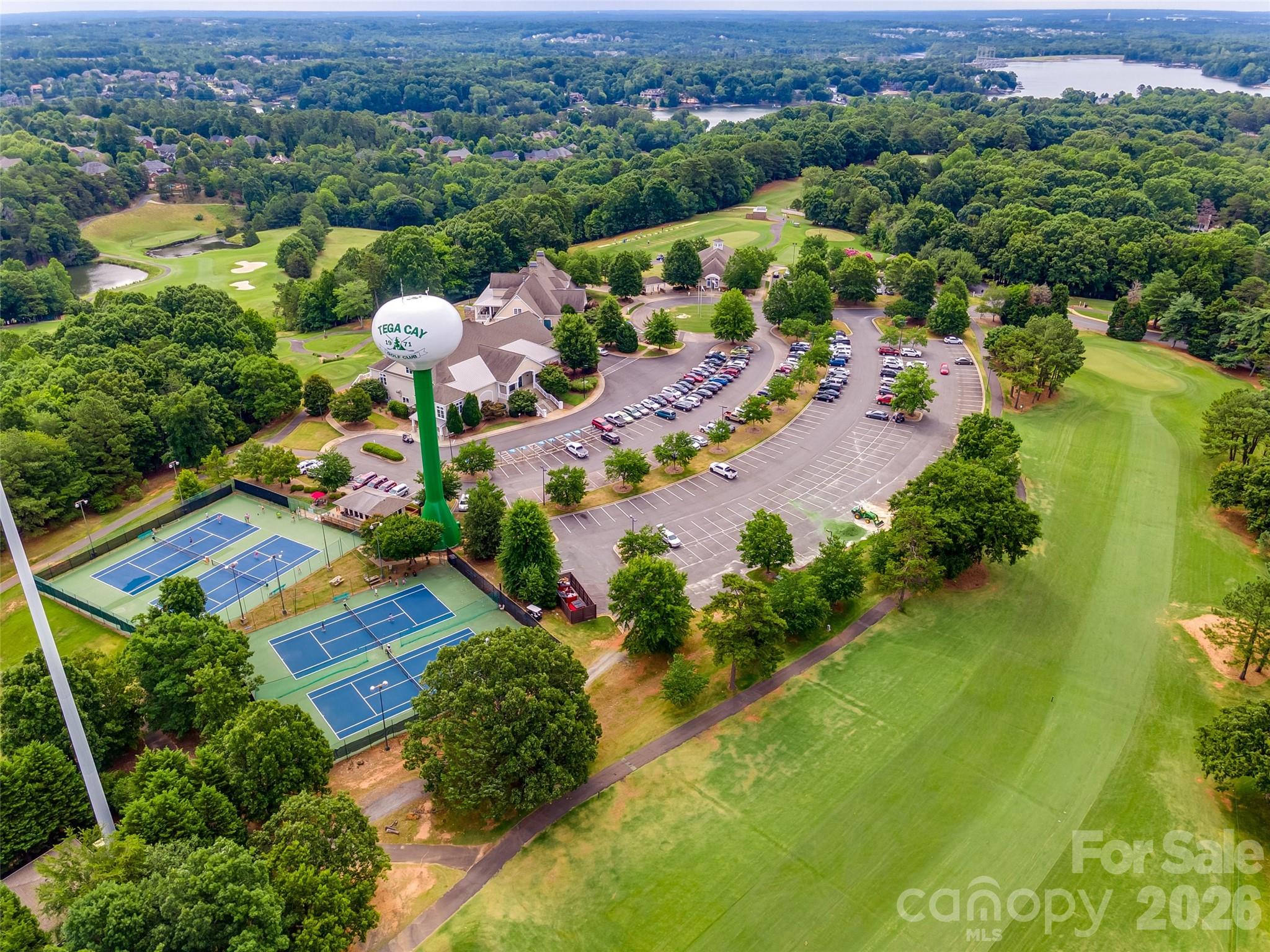 Single Family Residence at 1063 Hunters Run Drive, Tega Cay, photo 36 of 41