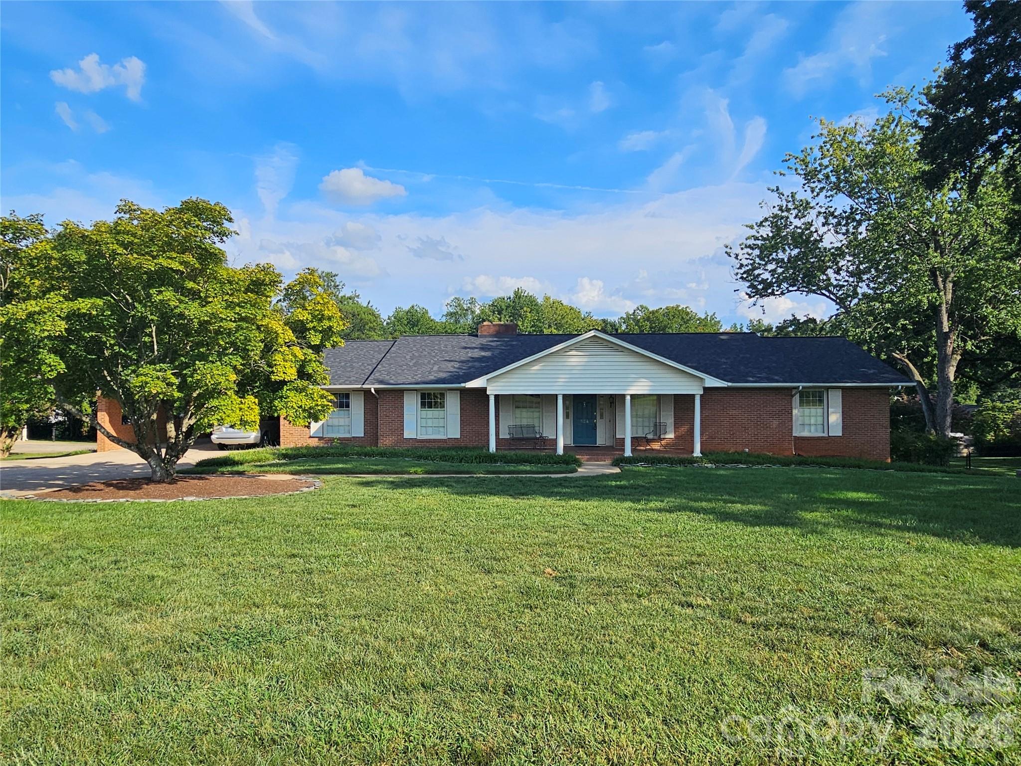 Single Family Residence at 524 Country Club Circle, Shelby, photo 2 of 39