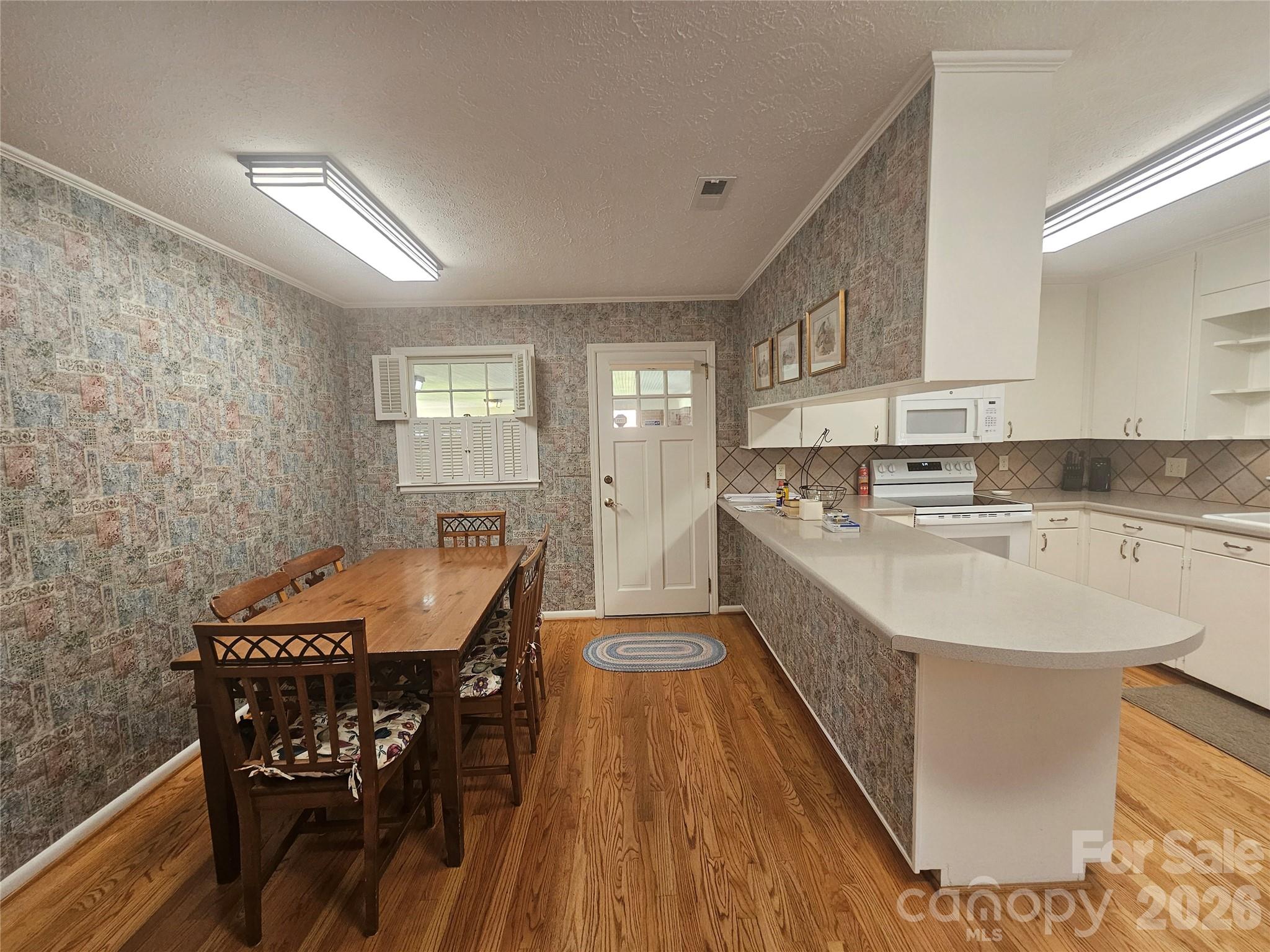 Single Family Residence at 524 Country Club Circle, Shelby, photo 9 of 39