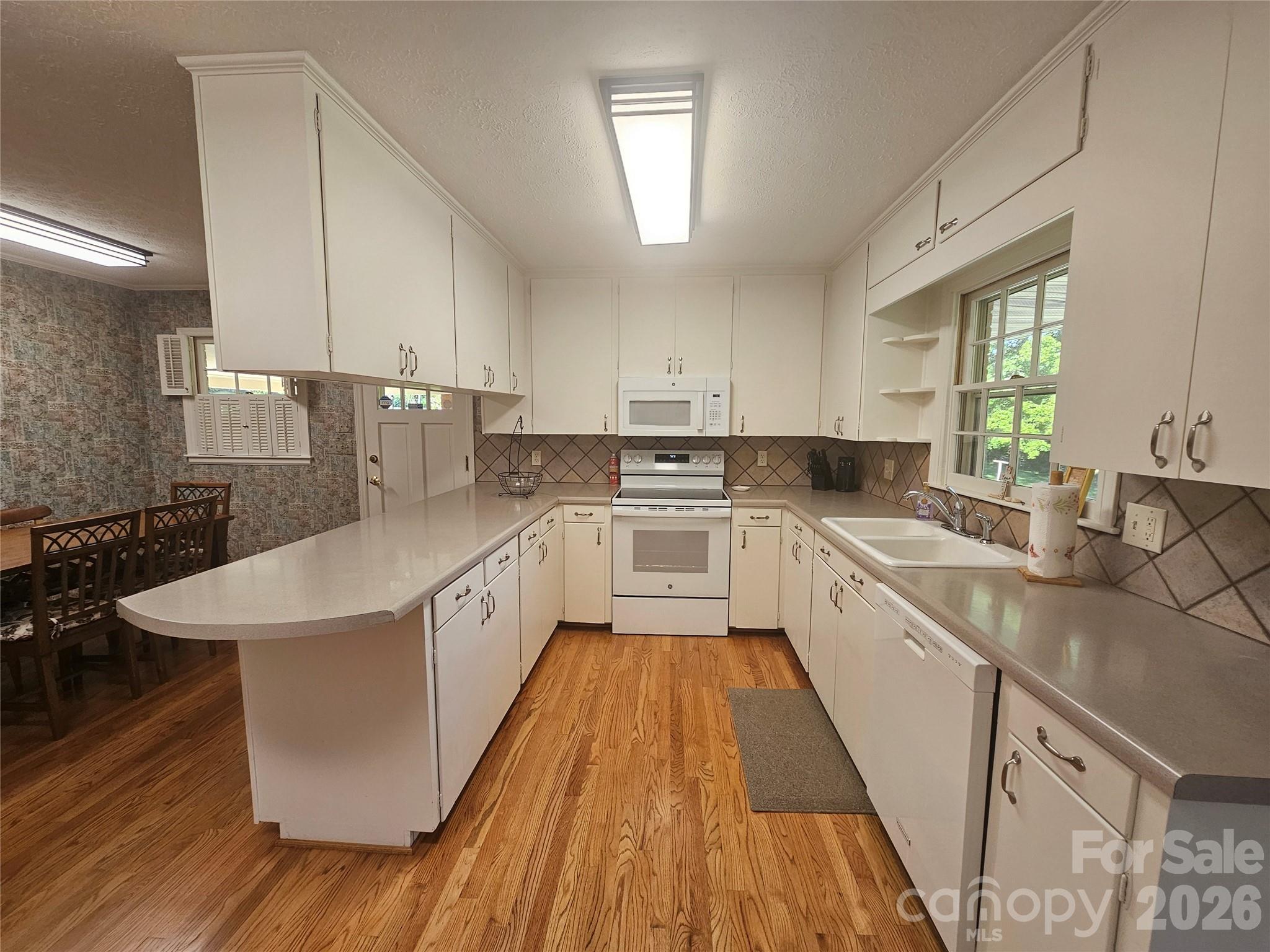 Single Family Residence at 524 Country Club Circle, Shelby, photo 11 of 39