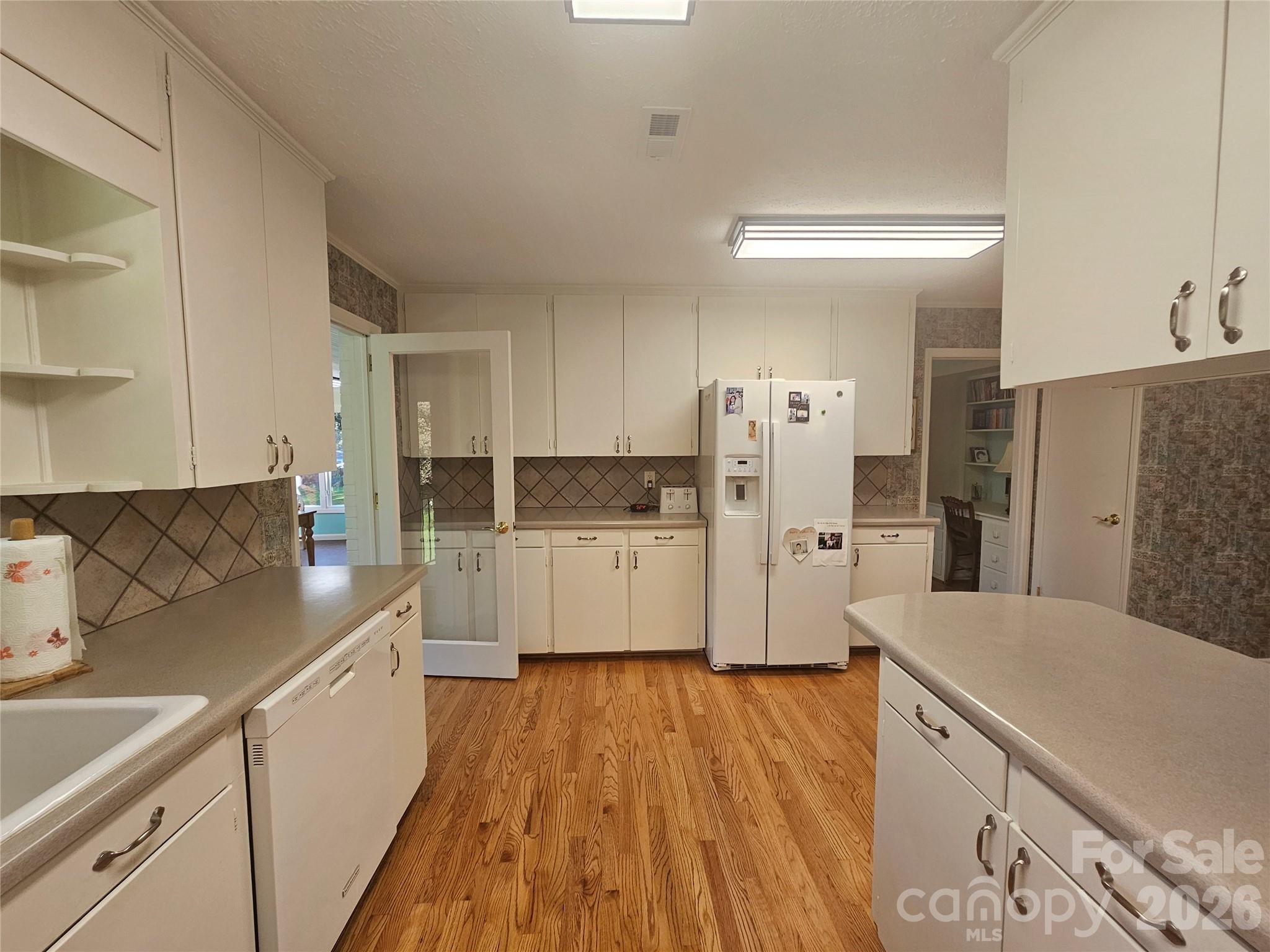 Single Family Residence at 524 Country Club Circle, Shelby, photo 10 of 39