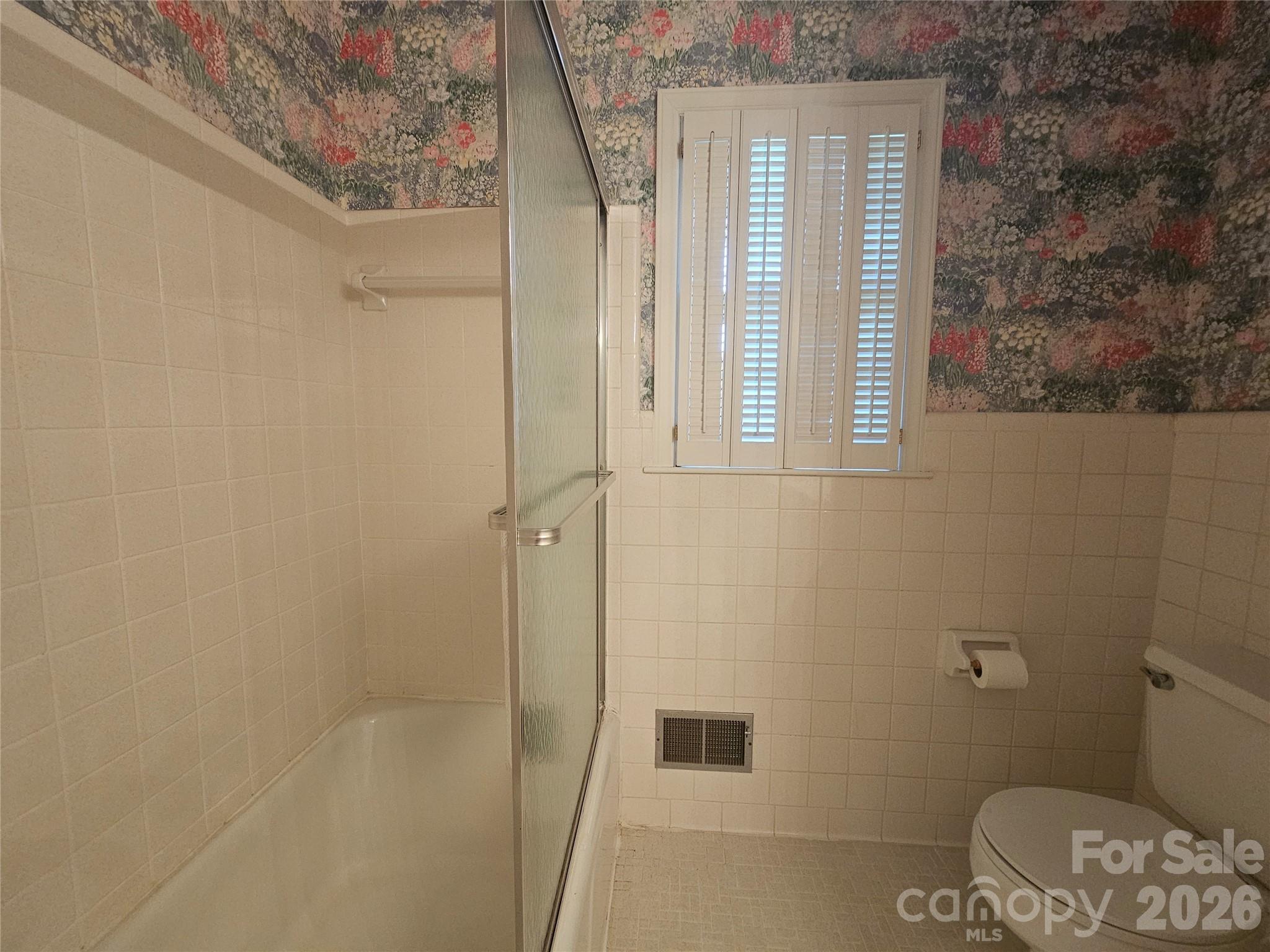 Single Family Residence at 524 Country Club Circle, Shelby, photo 22 of 39