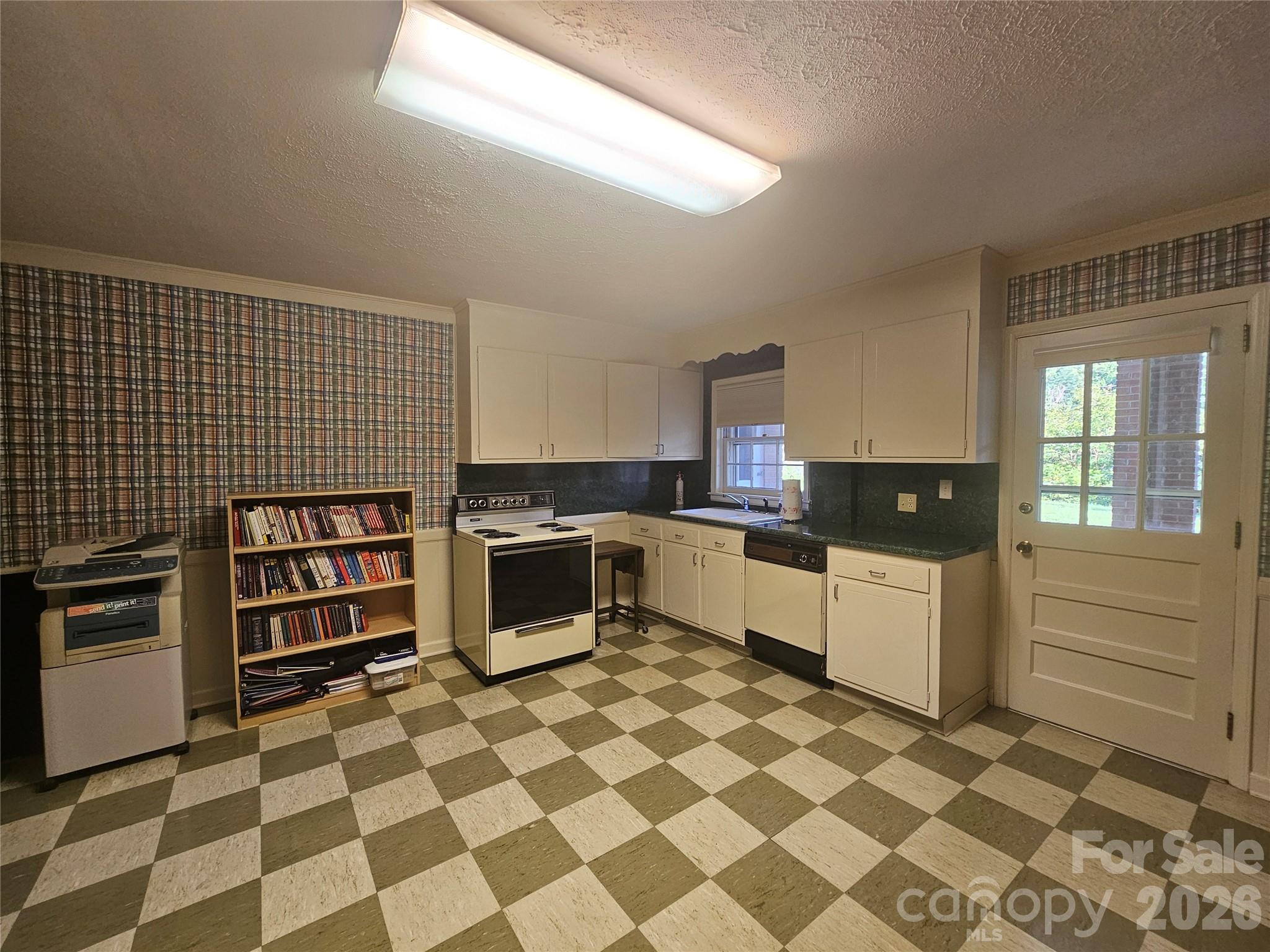 Single Family Residence at 524 Country Club Circle, Shelby, photo 34 of 39