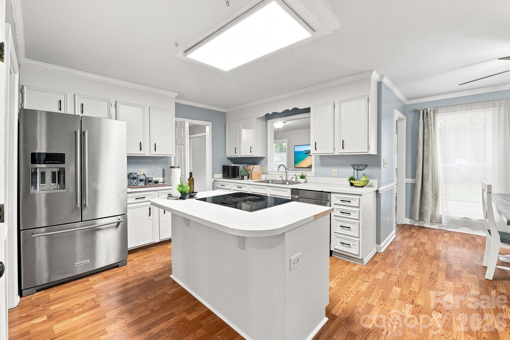 Spacious Eat-In Kitchen with Island - 106 Webbed Foot Road, Mooresville