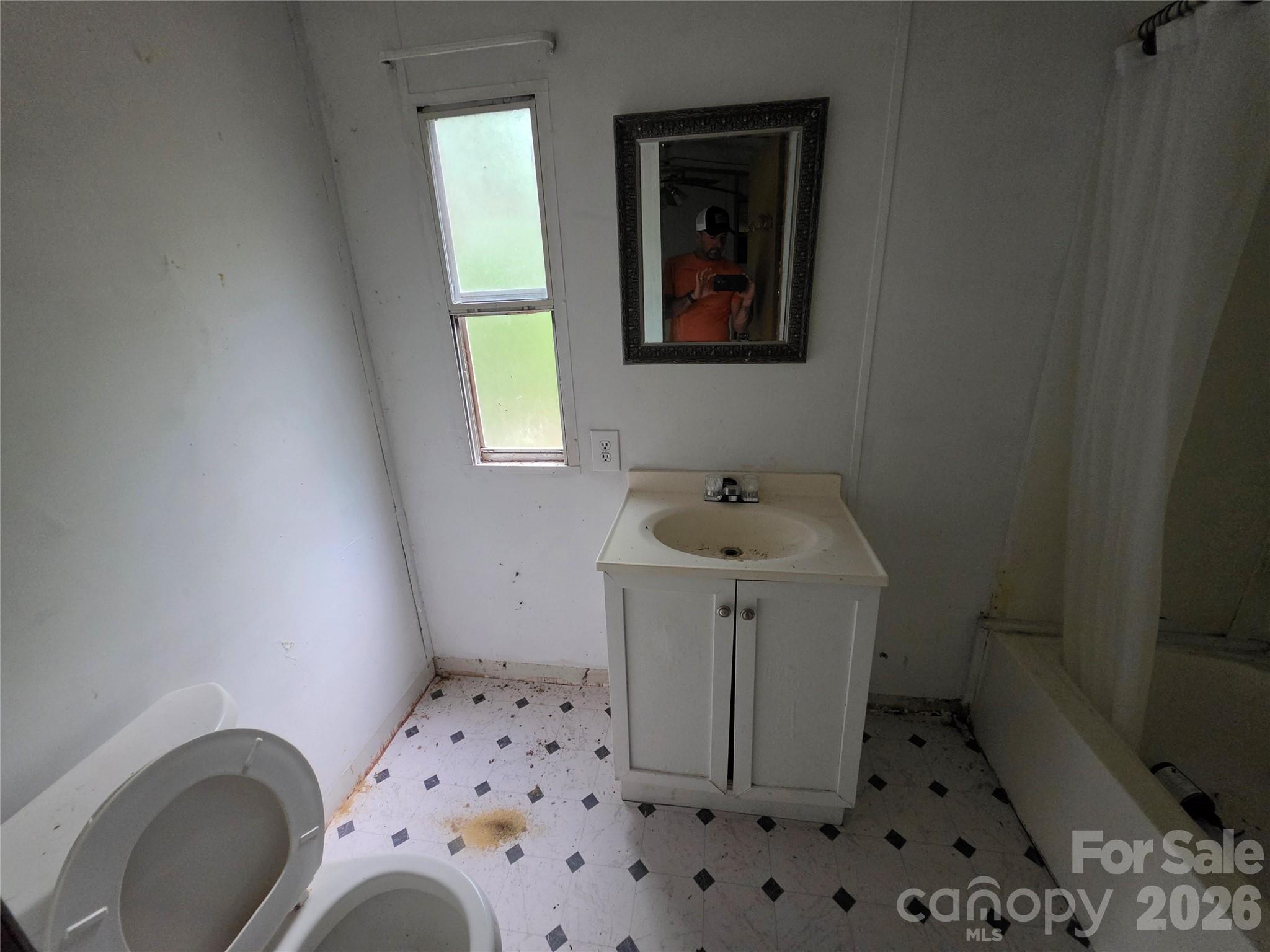 Single Family Residence at 40 Gunches Dirt Road, Candler, photo 10 of 19