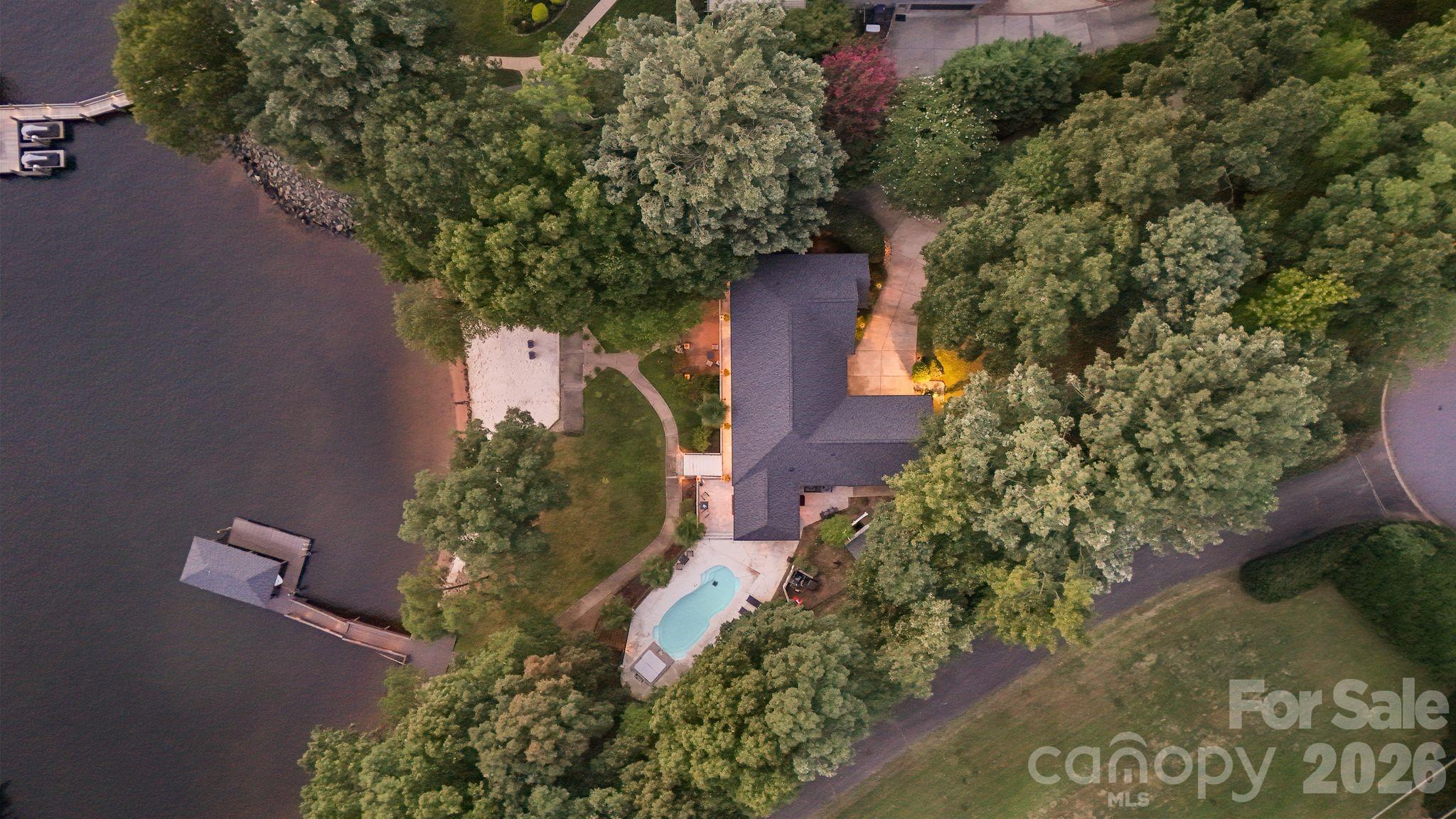 Single Family Residence at 172 Mariner Pointe Lane, Mooresville, photo 47 of 48