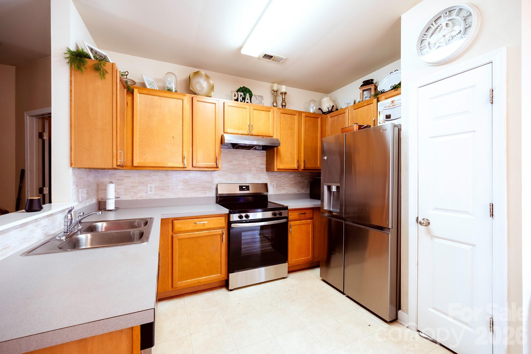 Kitchen - 948 Sundance Drive, Gastonia