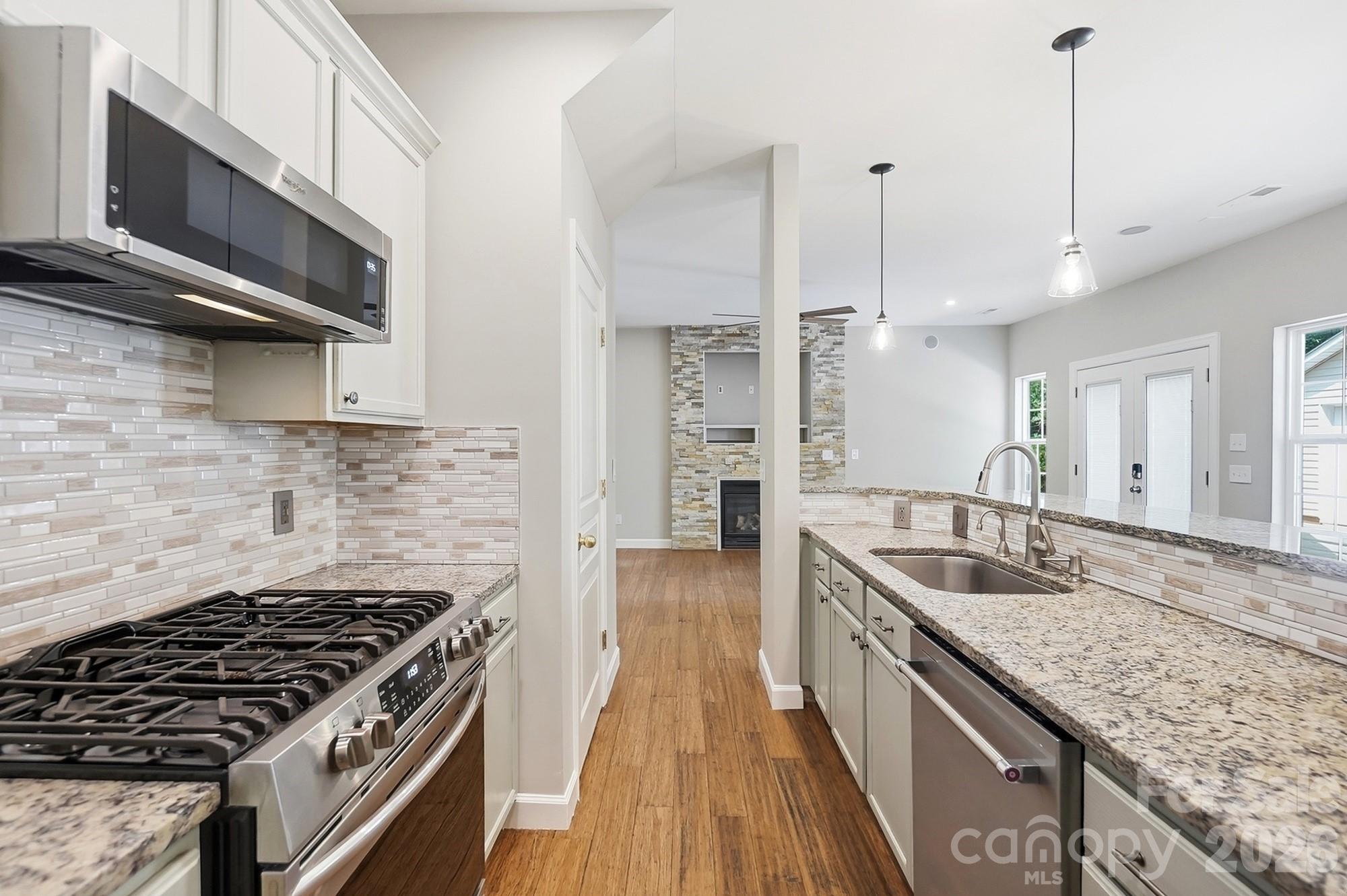 Single Family Residence at 11402 Heritage Green Drive, Cornelius, photo 14 of 48