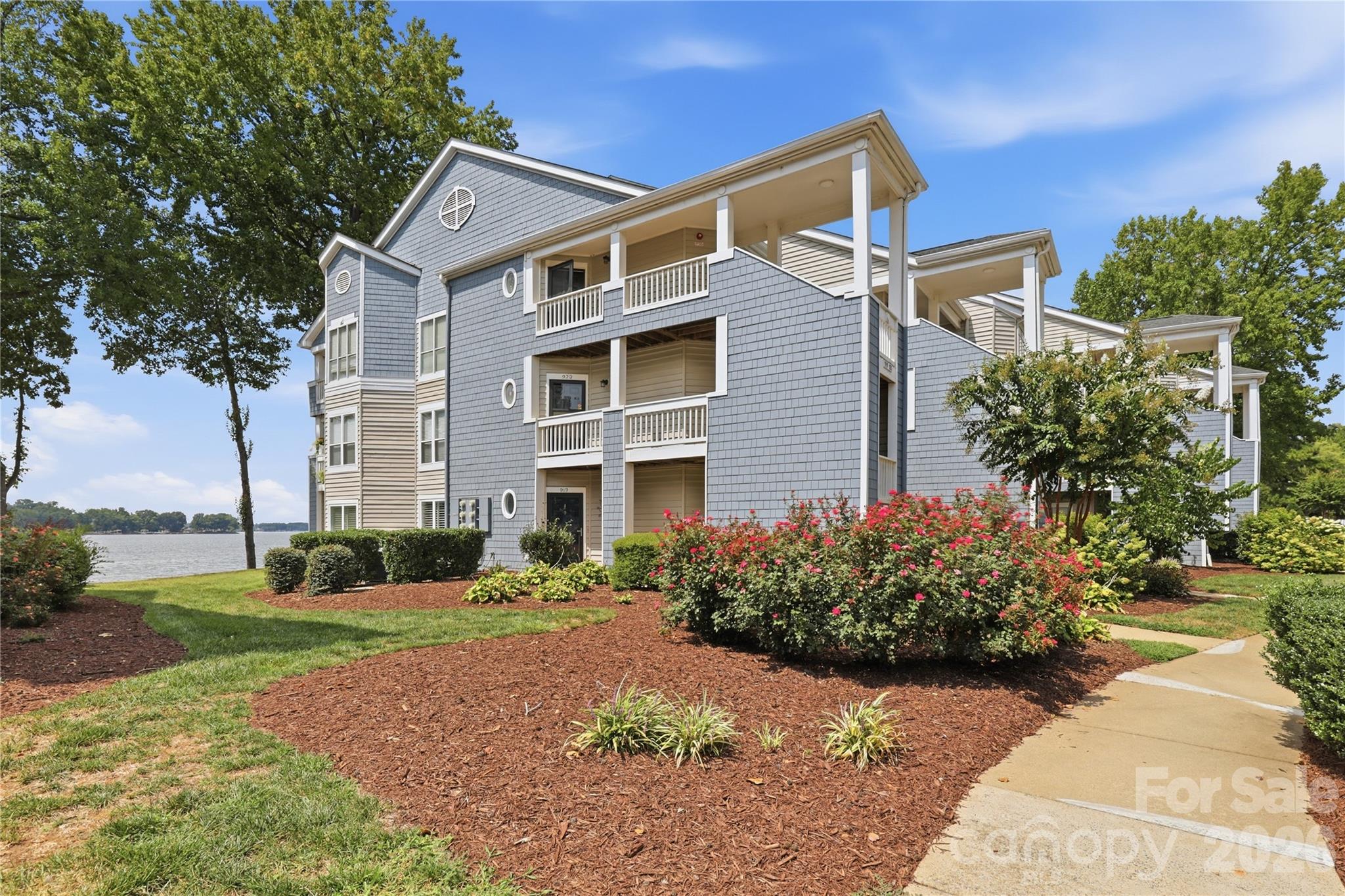 Landscaped grounds, sidewalks and picnic areas enhance the community. - 932 Southwest Drive, Davidson