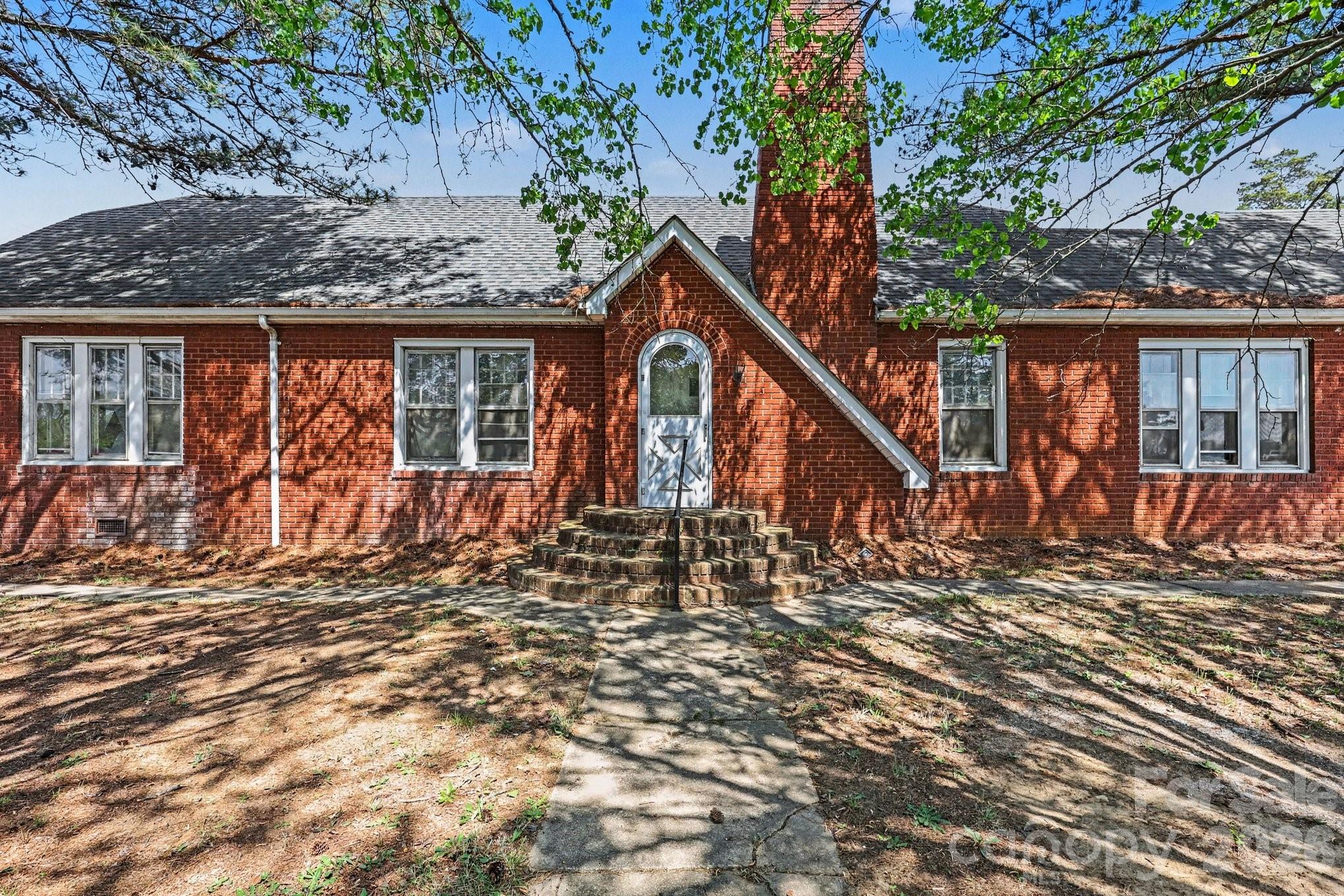 Single Family Residence at 1411 Ludwick Heights Lane, Salisbury, photo 2 of 44