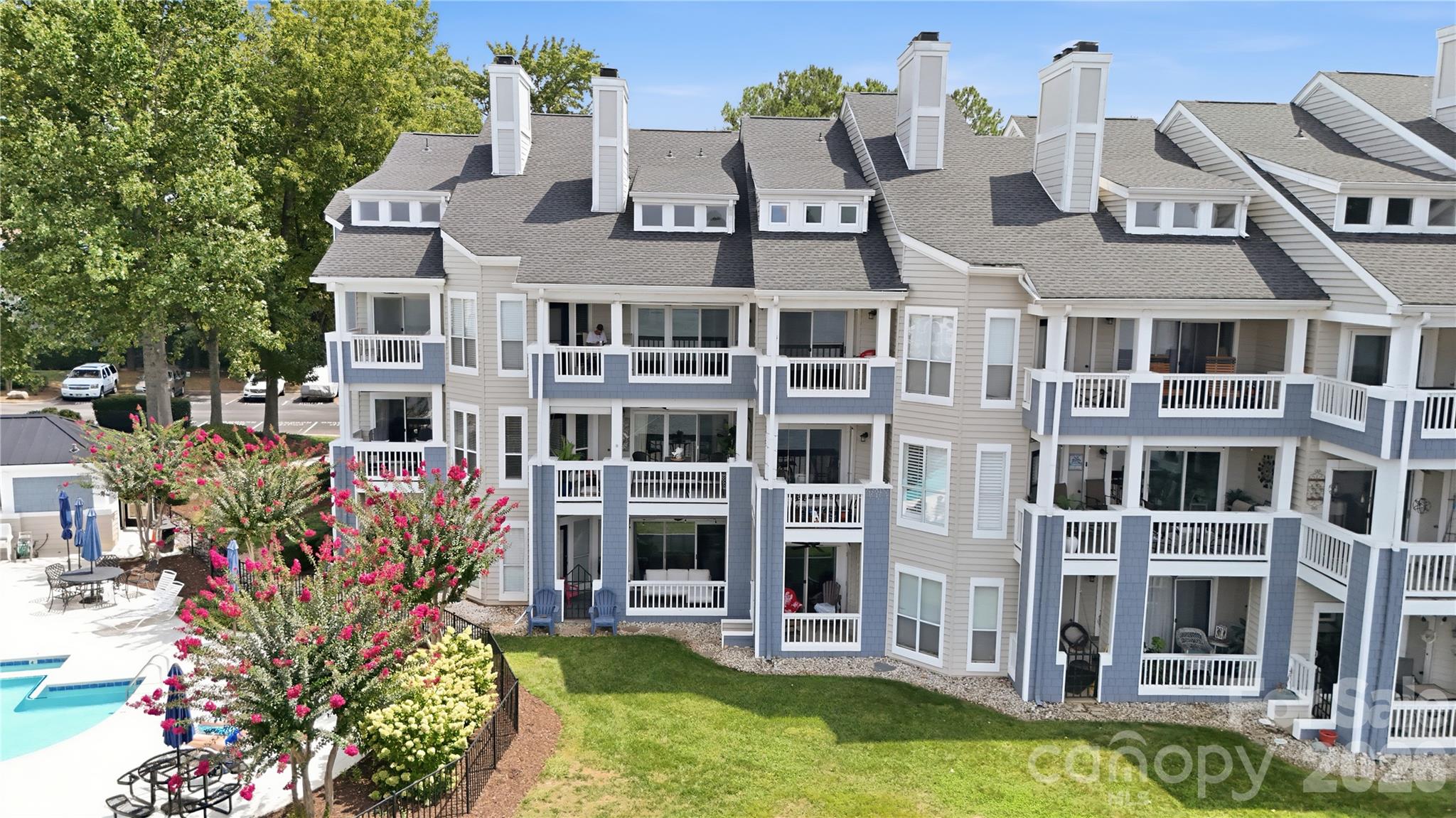A beautiful Lake Norman setting for everyday living or a relaxing retreat. - 932 Southwest Drive, Davidson