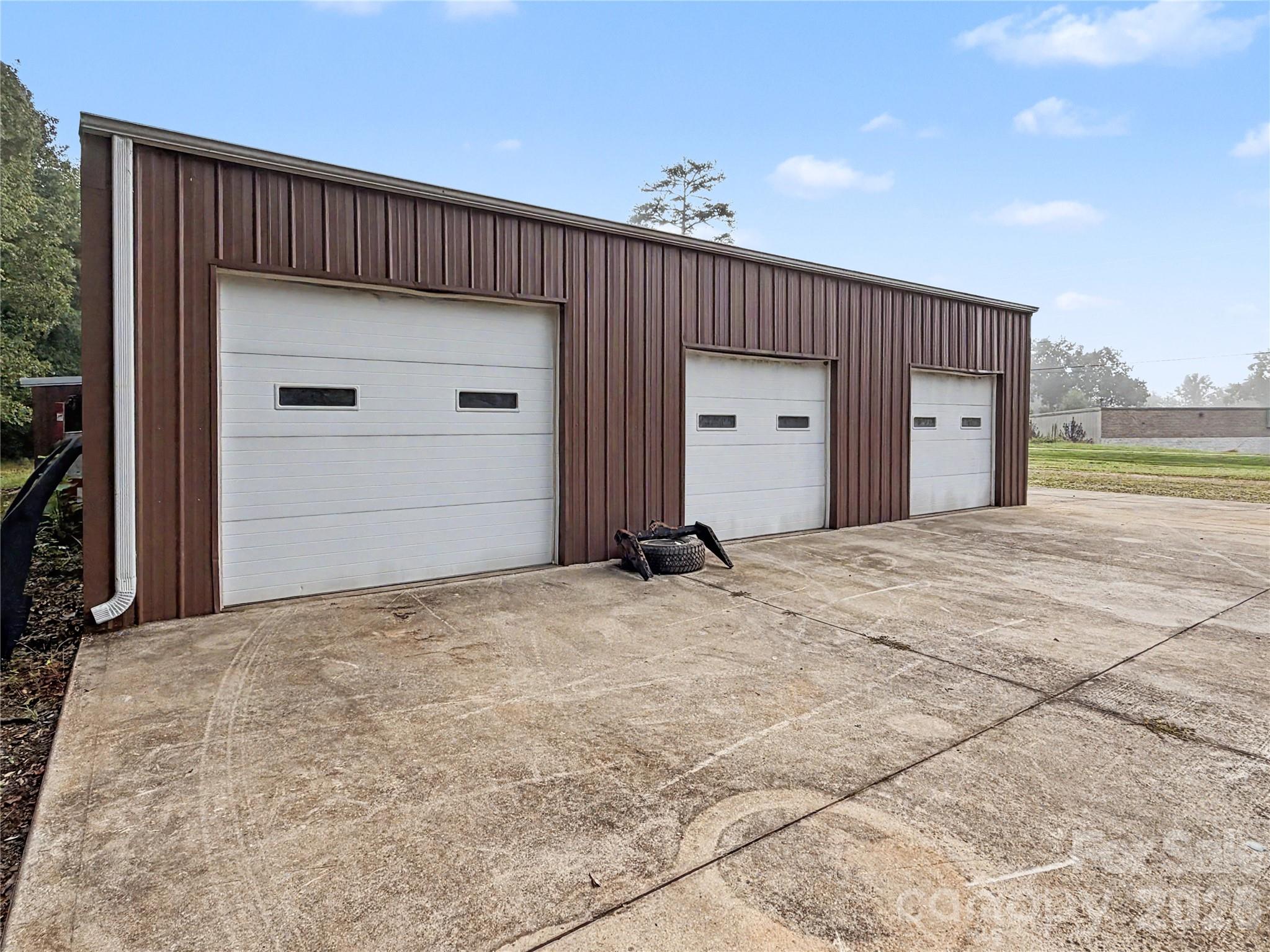 Automotive at 2330 Oakland Road, Forest City, photo 4 of 27