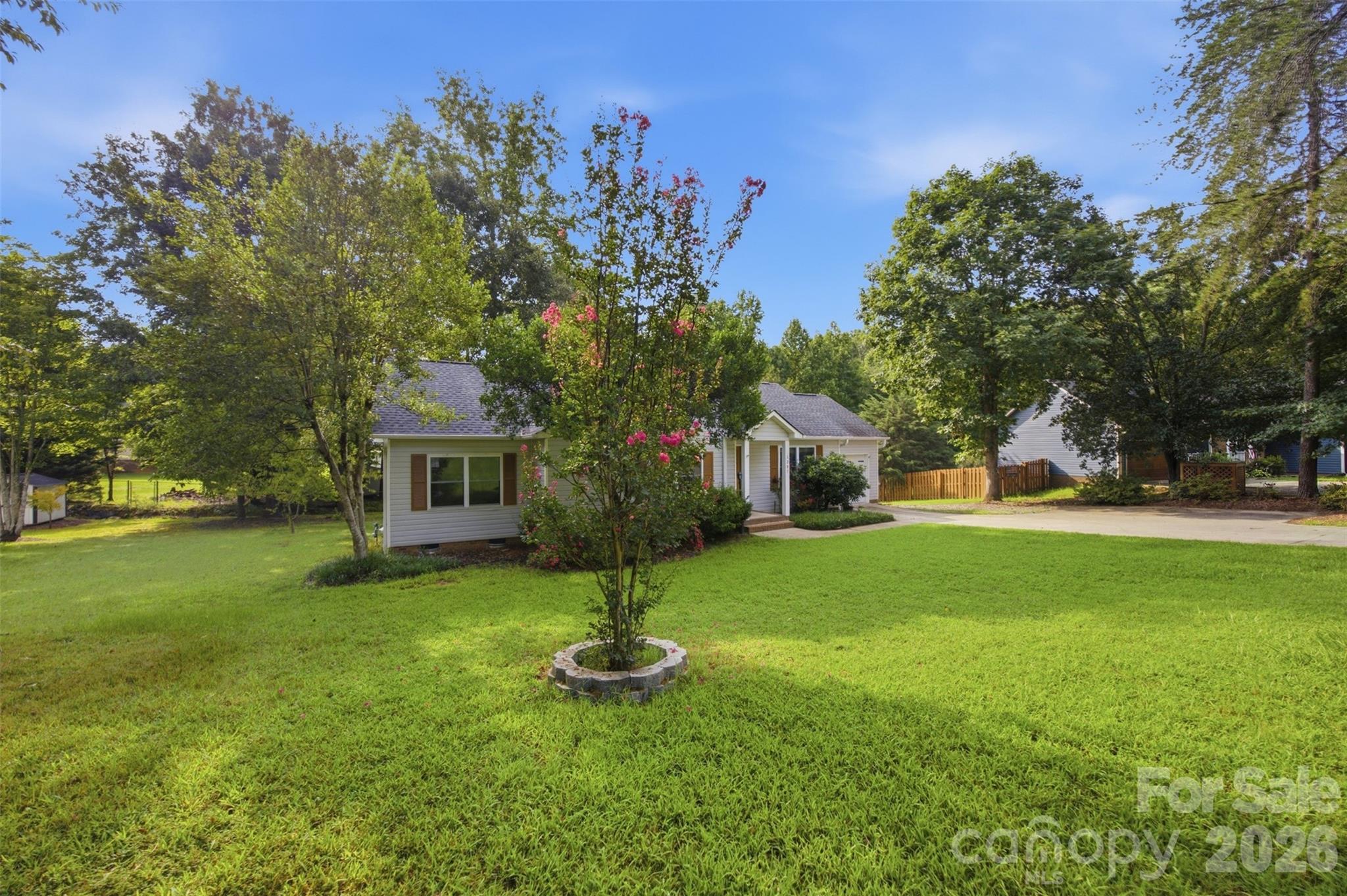 Single Family Residence at 1297 Creekview Drive, Gastonia, photo 2 of 31