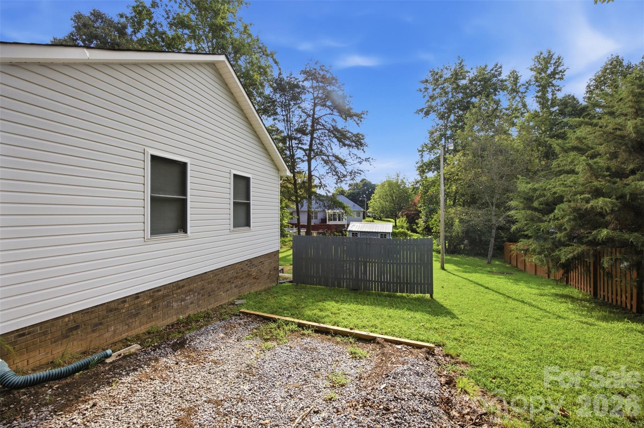 Single Family Residence at 1297 Creekview Drive, Gastonia, photo 4 of 31
