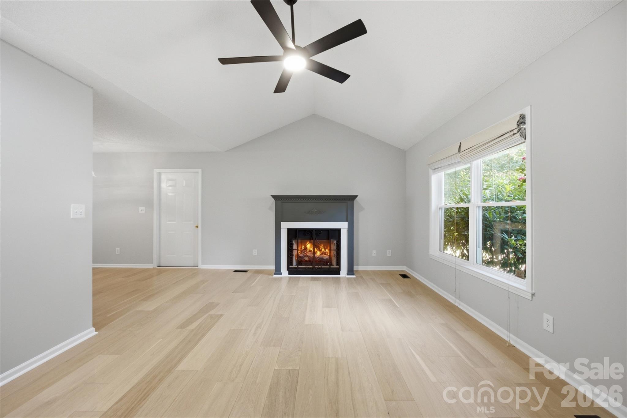 Single Family Residence at 1297 Creekview Drive, Gastonia, photo 6 of 31