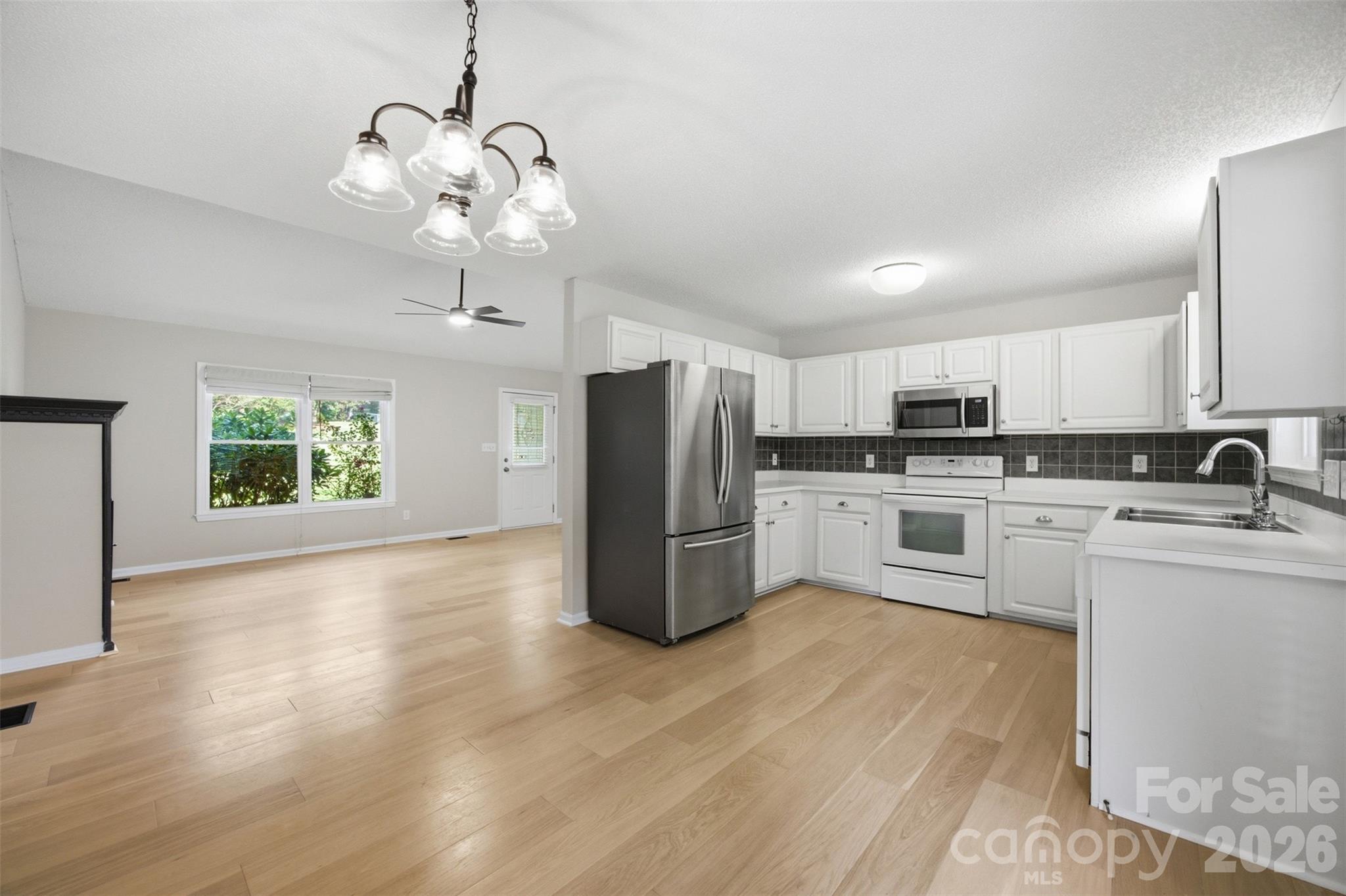 Single Family Residence at 1297 Creekview Drive, Gastonia, photo 8 of 31