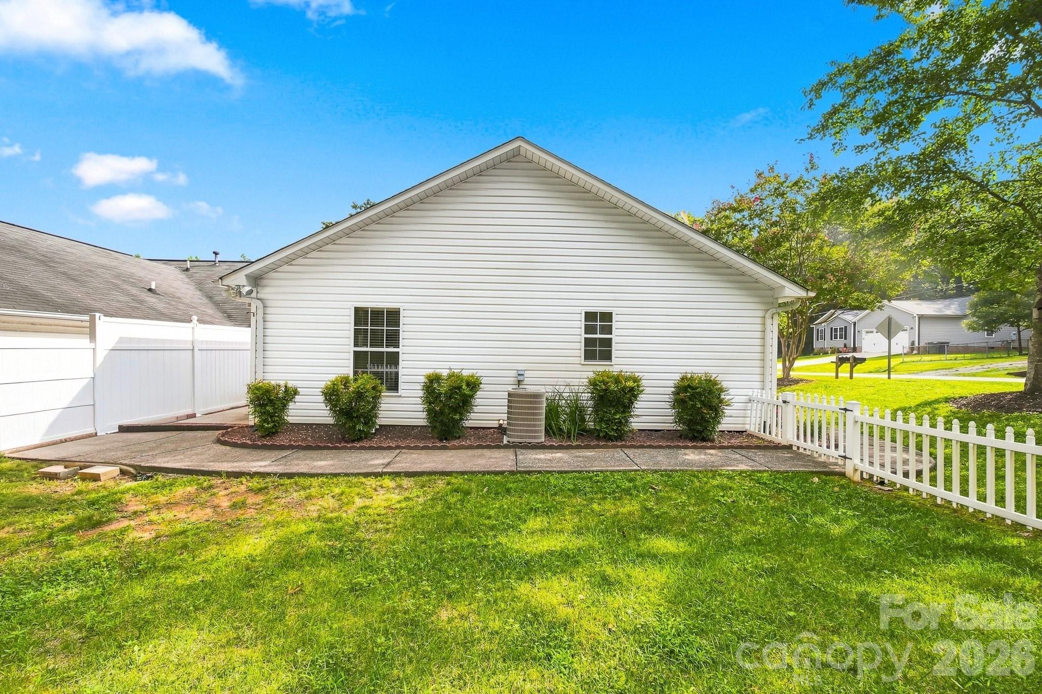 Townhouse at 803 Whetstone Place SW, Conover, photo 26 of 30