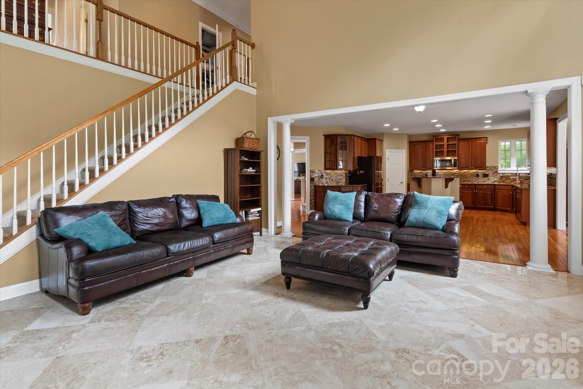 2-Story Great Room - 309 Stonewater Bay Lane, Mount Holly