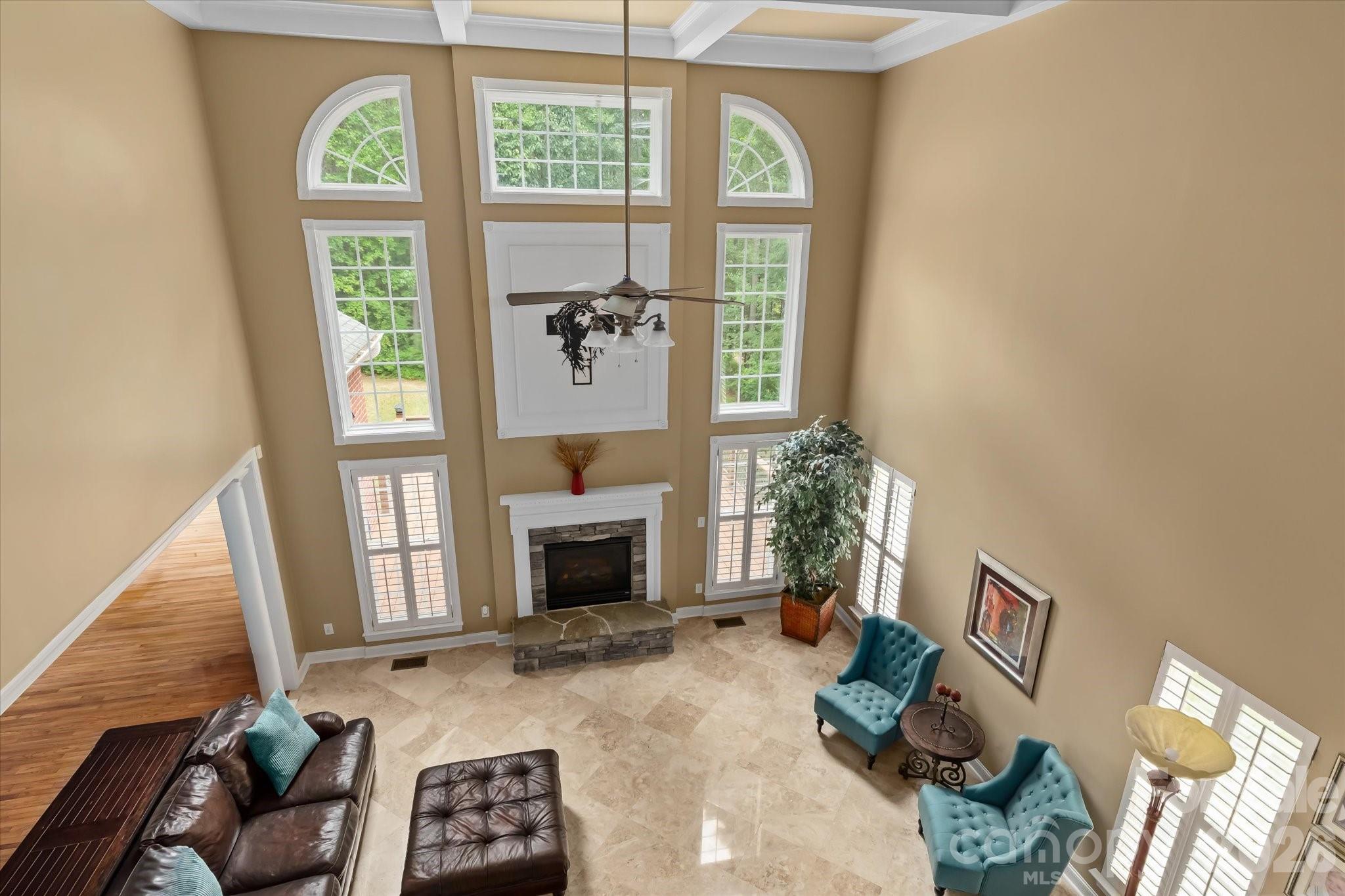 2-Story Great Room - 309 Stonewater Bay Lane, Mount Holly