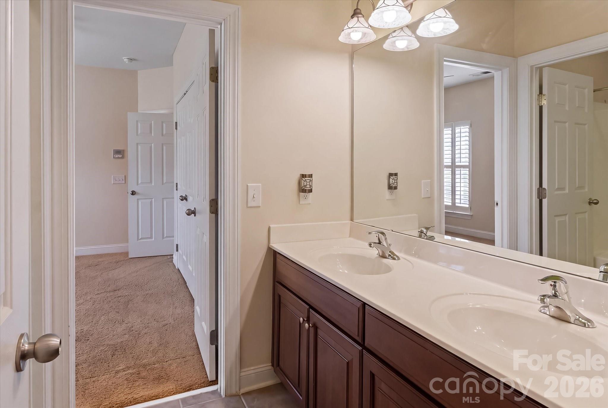 Jack & Jill Bath - 309 Stonewater Bay Lane, Mount Holly
