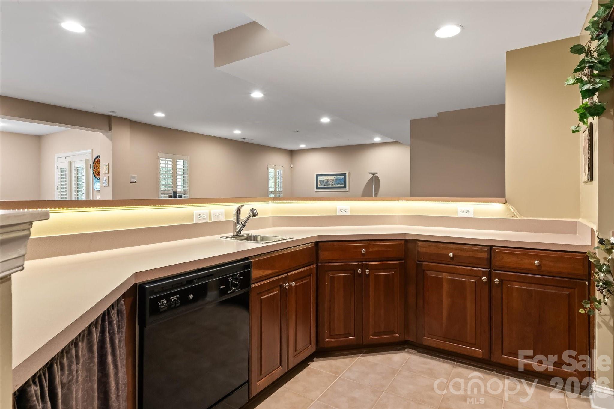 Wet Bar - 309 Stonewater Bay Lane, Mount Holly