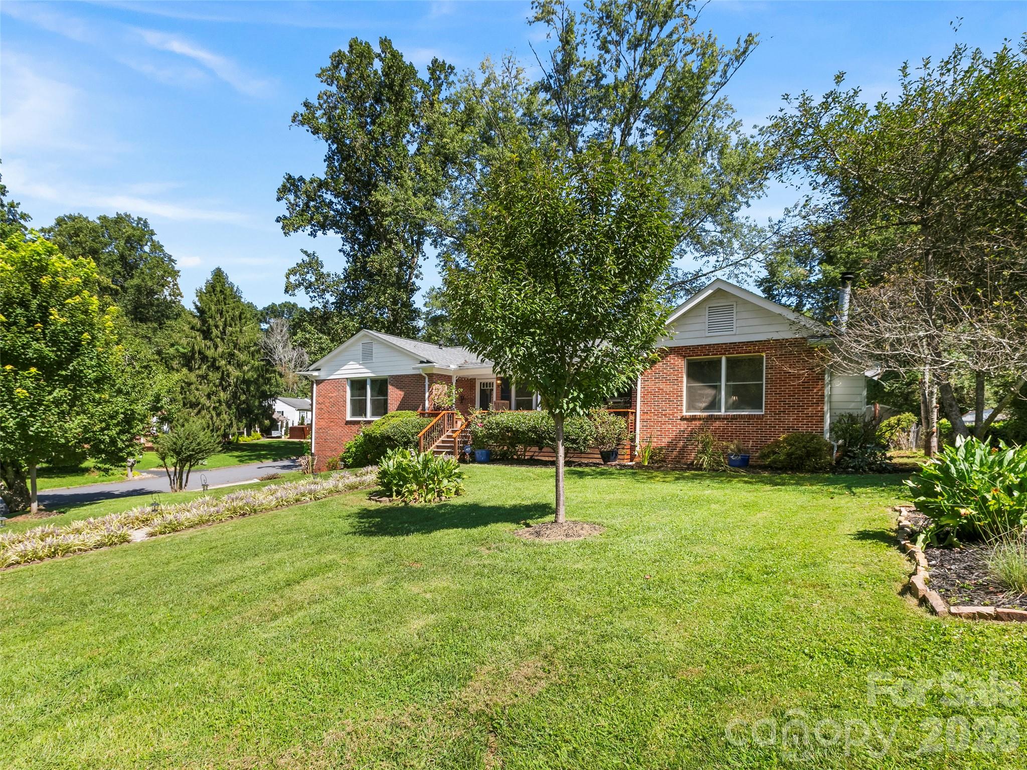 Single Family Residence at 101 Castlerock Drive, Asheville, photo 36 of 48