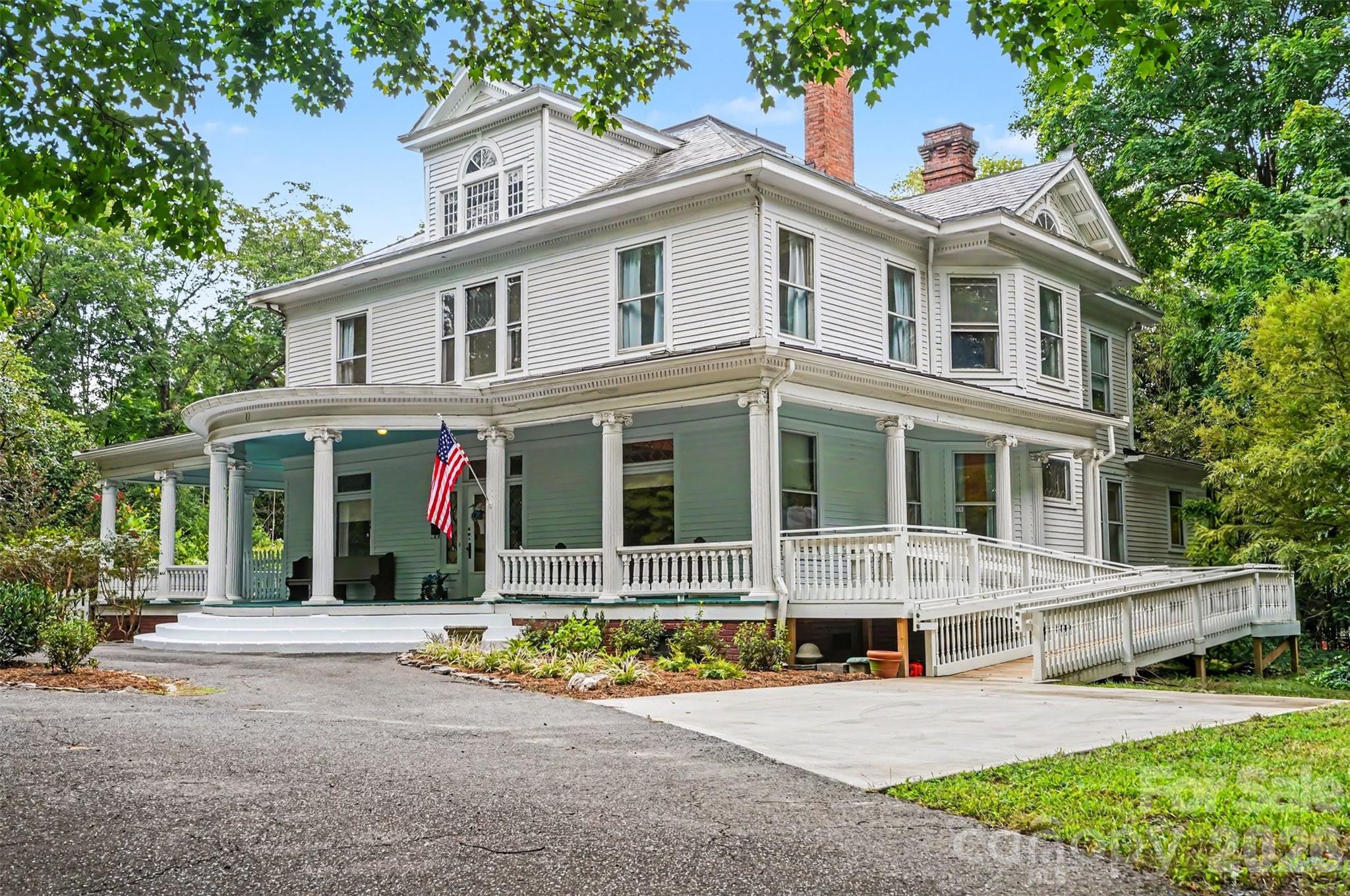 Single Family Residence at 810 E Franklin Street, Monroe, photo 3 of 45
