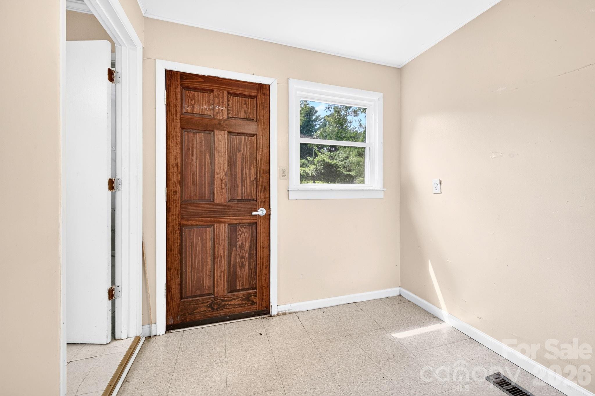 Mudroom - access to back yard - 483 Caribou Road, Asheville