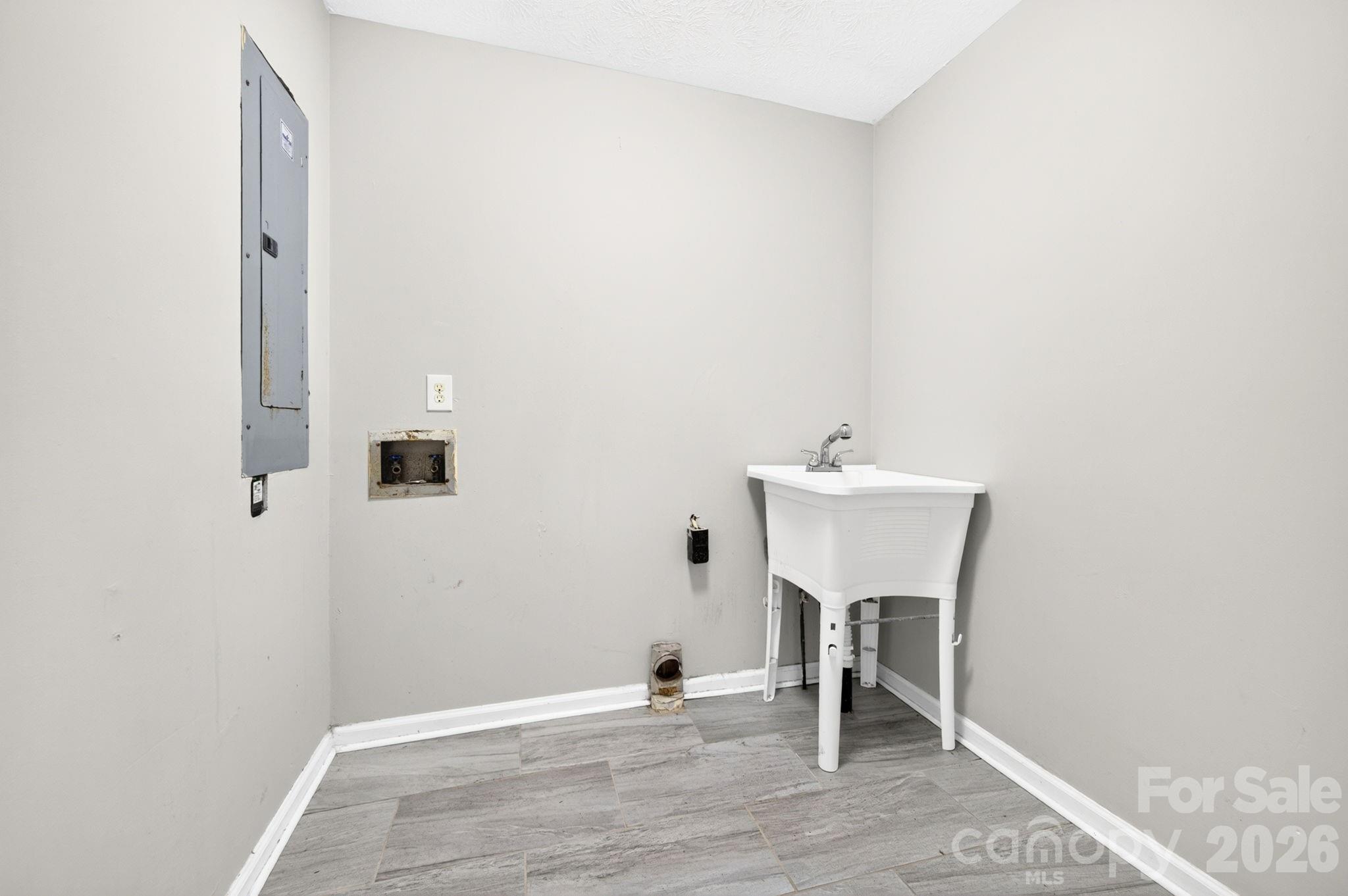 Laundry room - 483 Caribou Road, Asheville