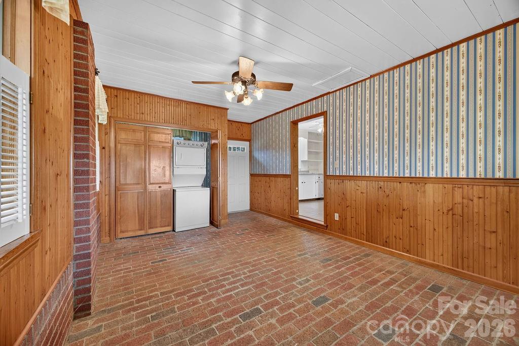 Single Family Residence at 2409 Lucas Street, Hendersonville, photo 20 of 35