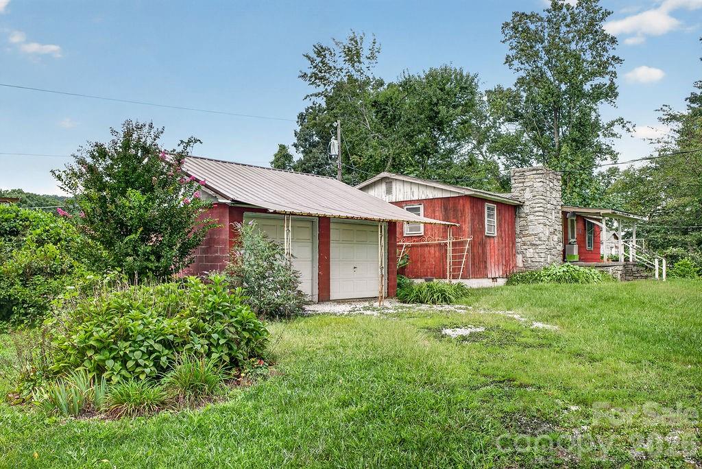Detached garage - 2409 Lucas Street, Hendersonville