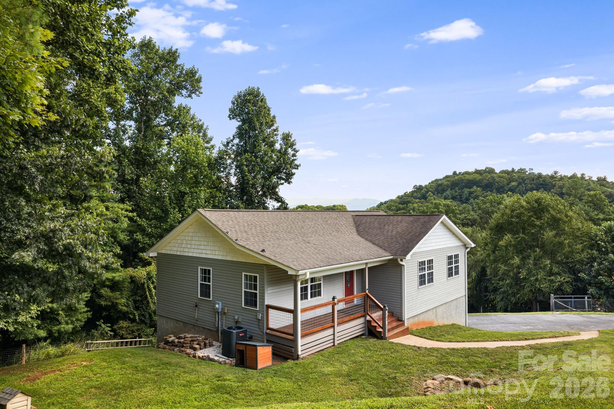 Side view of the home and large yard - 184 Scarlett Ridge Drive, Marshall
