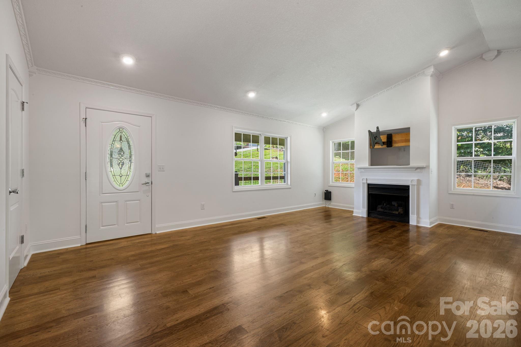 Single Family Residence at 184 Scarlett Ridge Drive, Marshall, photo 11 of 48