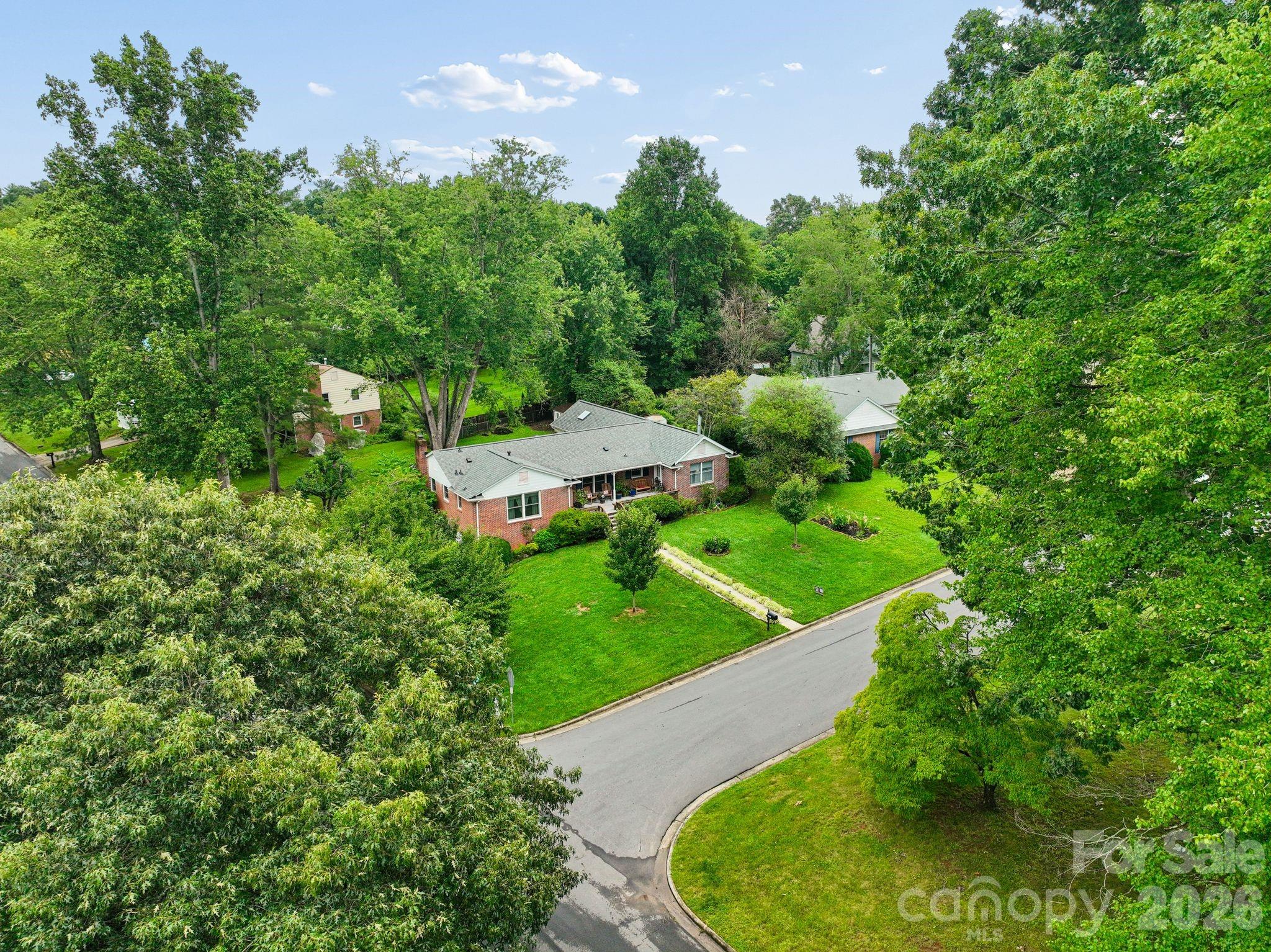 Single Family Residence at 101 Castlerock Drive, Asheville, photo 2 of 48