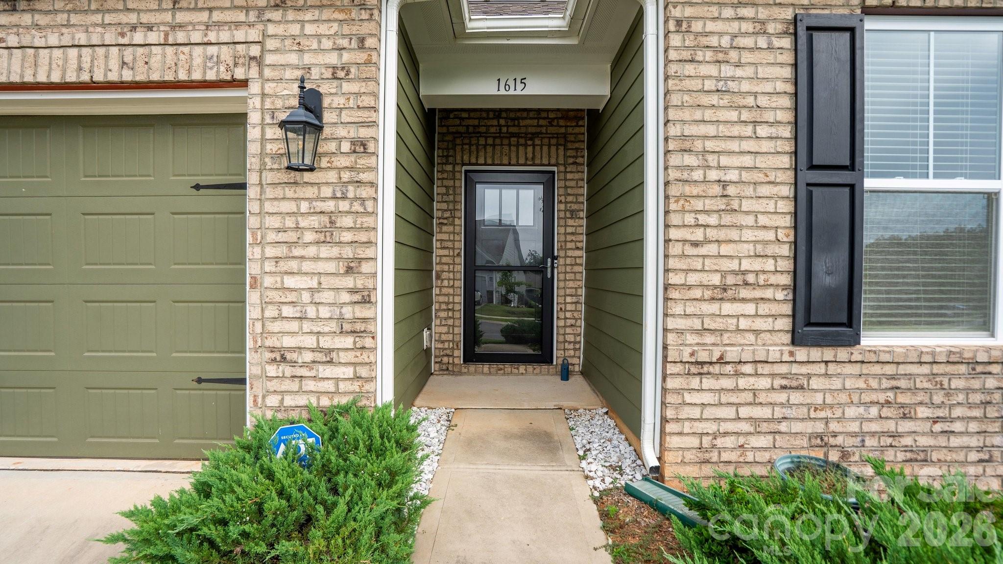 Single Family Residence at 1615 Sweetmoss Loop, Denver, photo 2 of 31