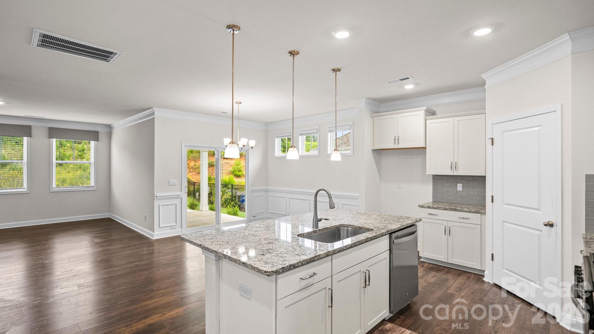 Single Family Residence at 1615 Sweetmoss Loop, Denver, photo 9 of 31