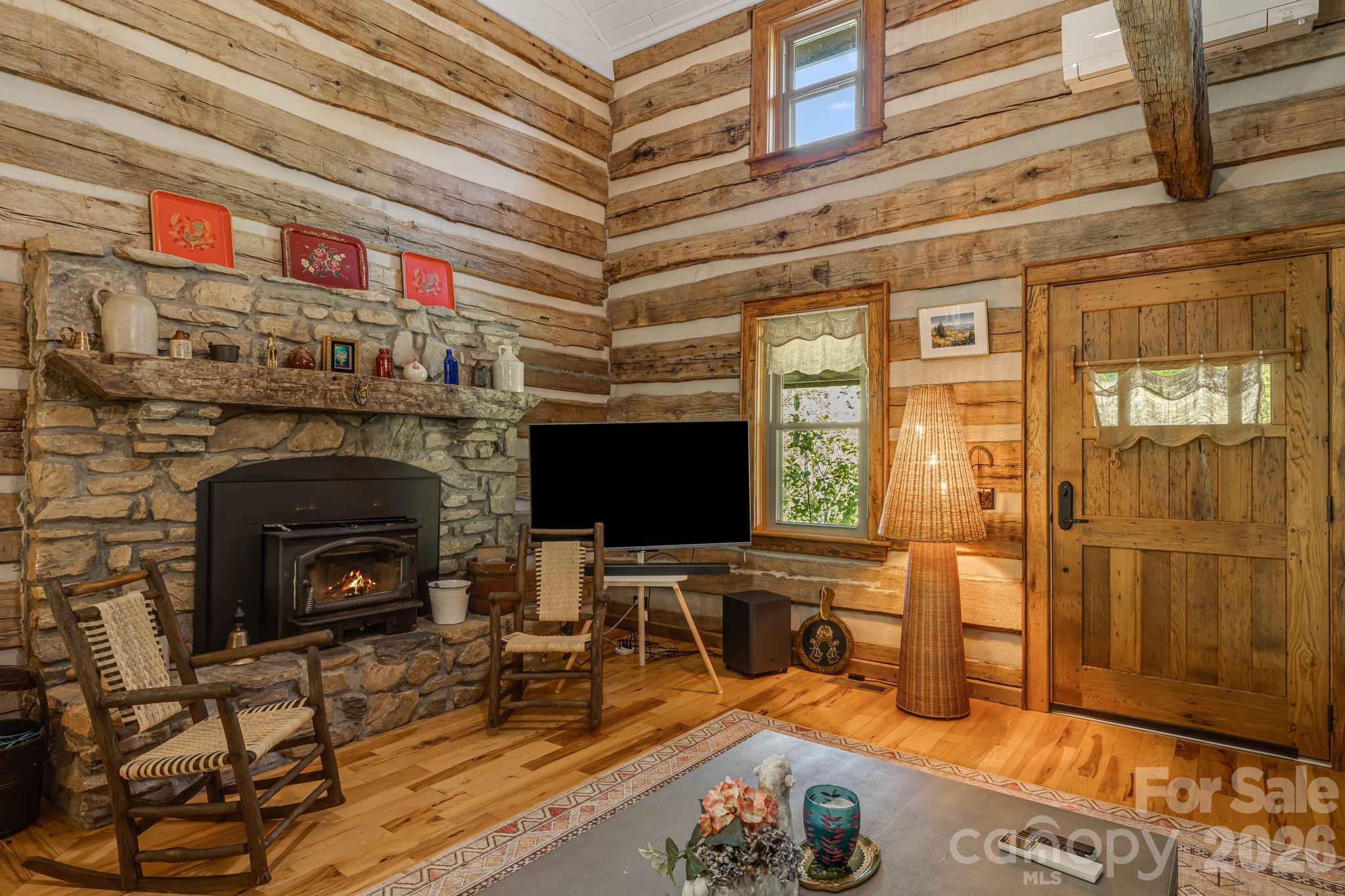 Single Family Residence at 146 Gentry Farm Drive, Hot Springs, photo 9 of 49