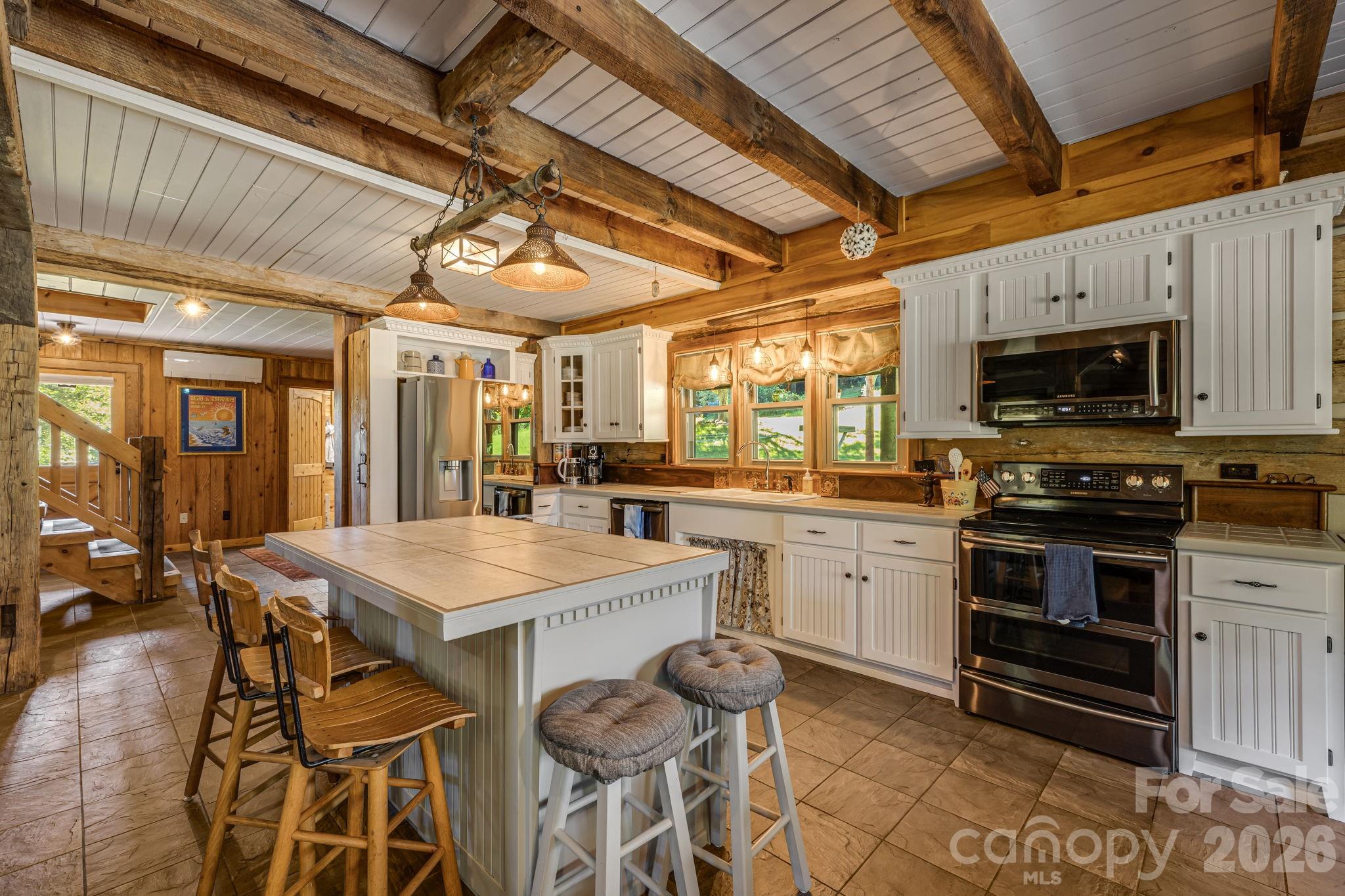 Single Family Residence at 146 Gentry Farm Drive, Hot Springs, photo 4 of 49