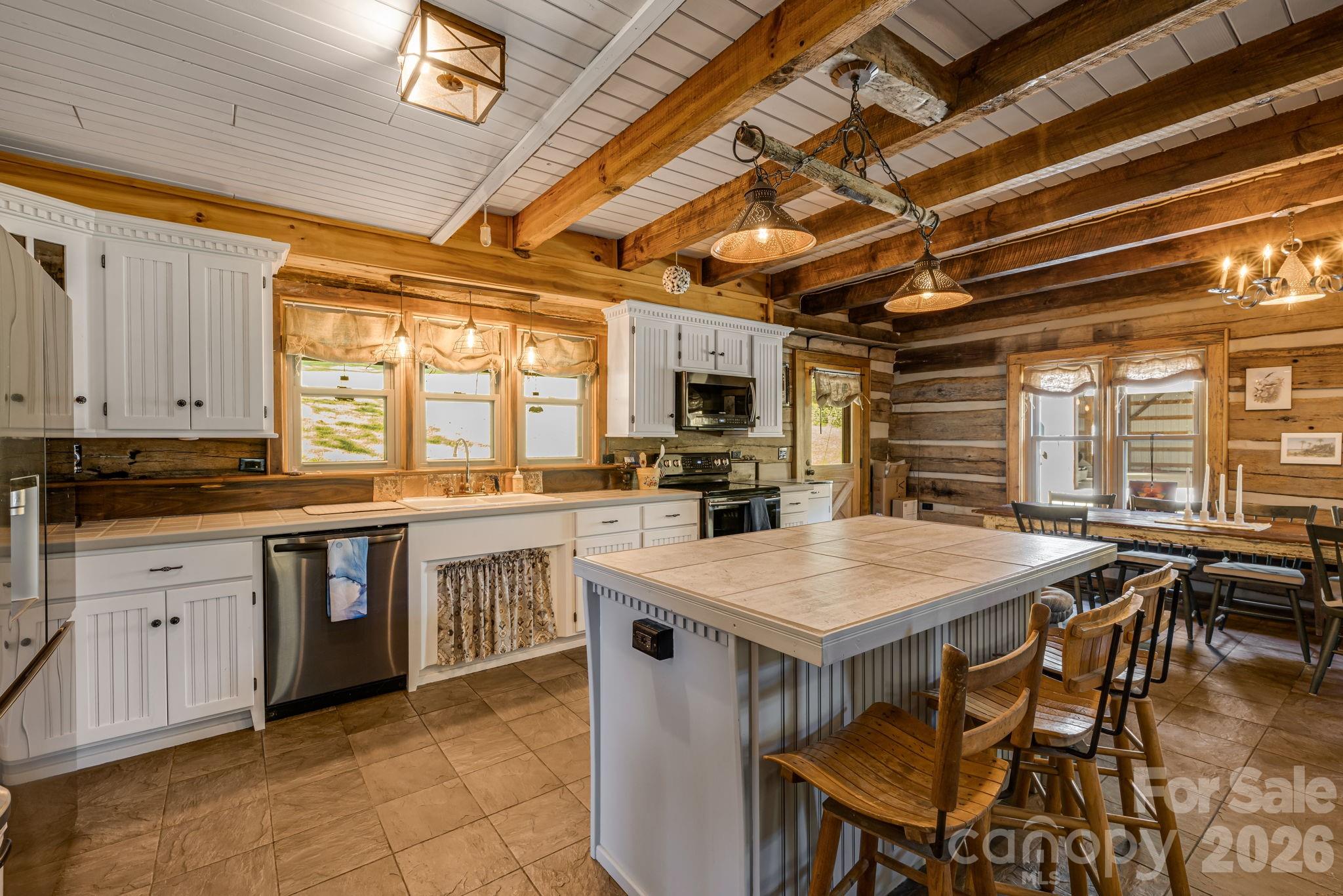 Single Family Residence at 146 Gentry Farm Drive, Hot Springs, photo 5 of 49