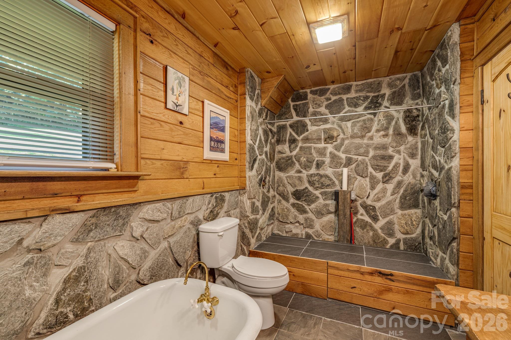 Single Family Residence at 146 Gentry Farm Drive, Hot Springs, photo 20 of 49