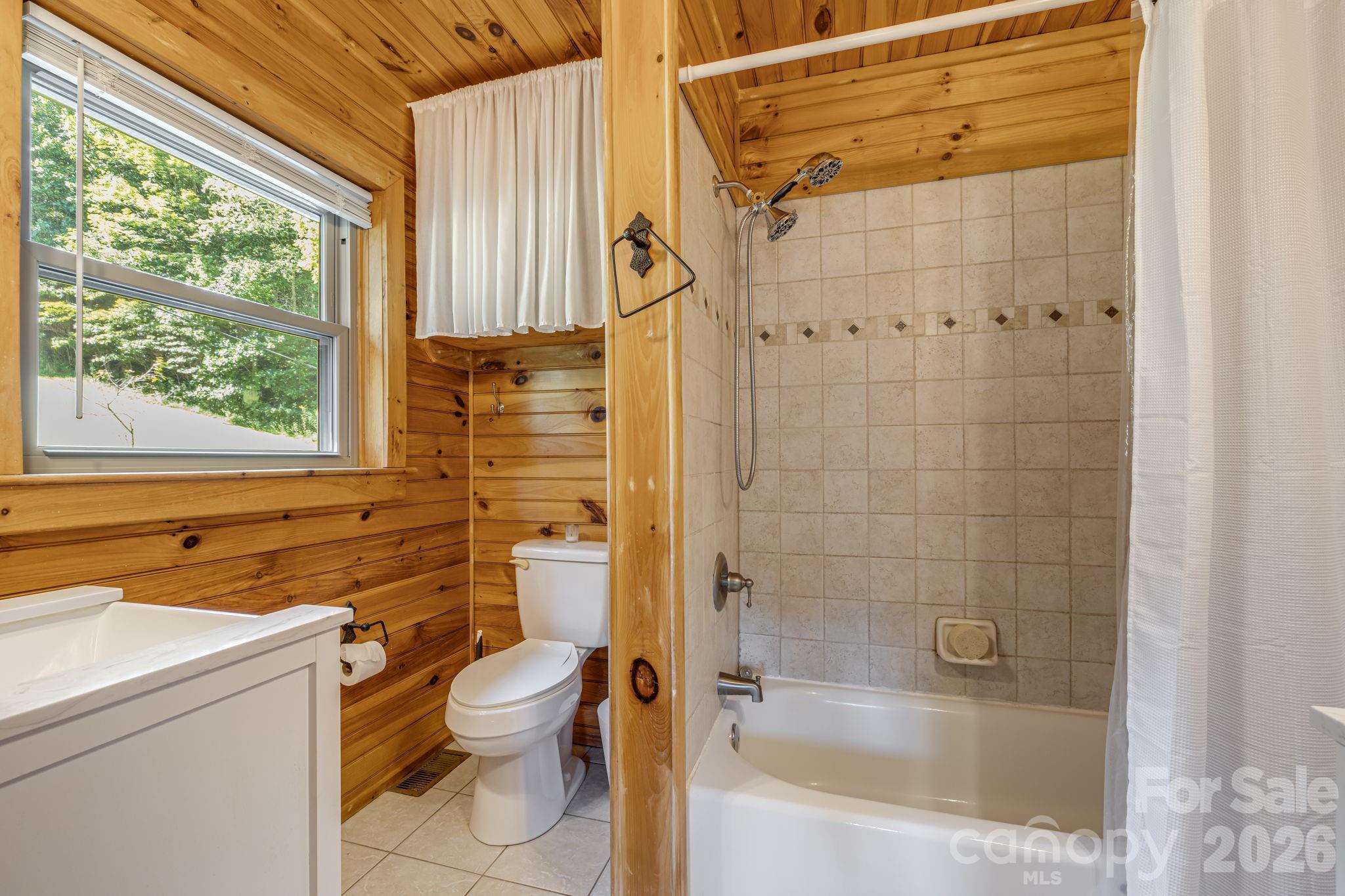 Single Family Residence at 146 Gentry Farm Drive, Hot Springs, photo 12 of 49