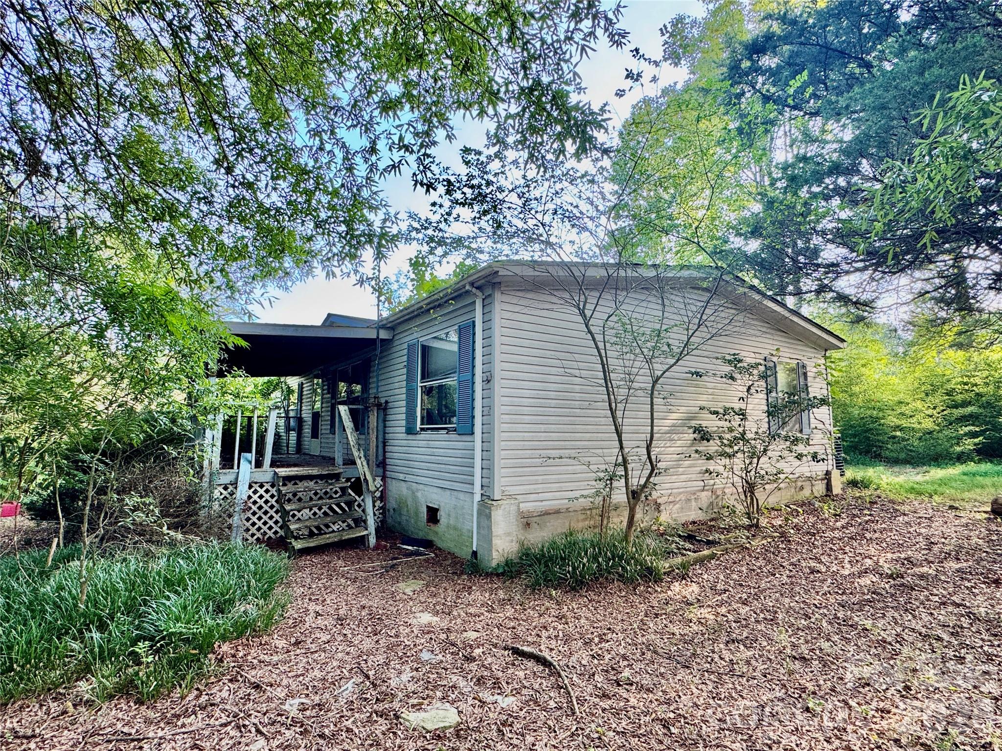 Single Family Residence at 1104 Stage Coach Trail, Yadkinville, photo 3 of 13