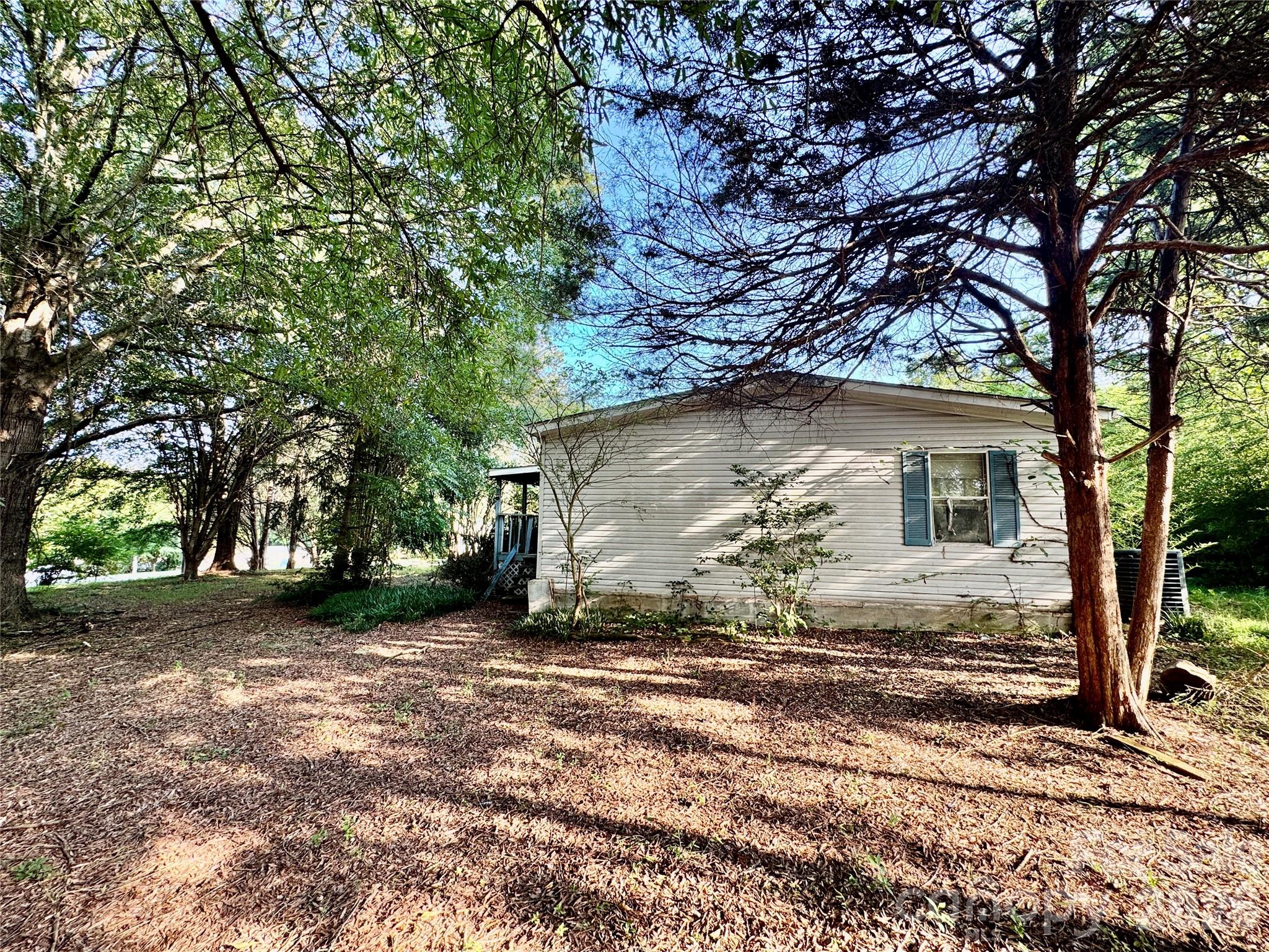Single Family Residence at 1104 Stage Coach Trail, Yadkinville, photo 4 of 13