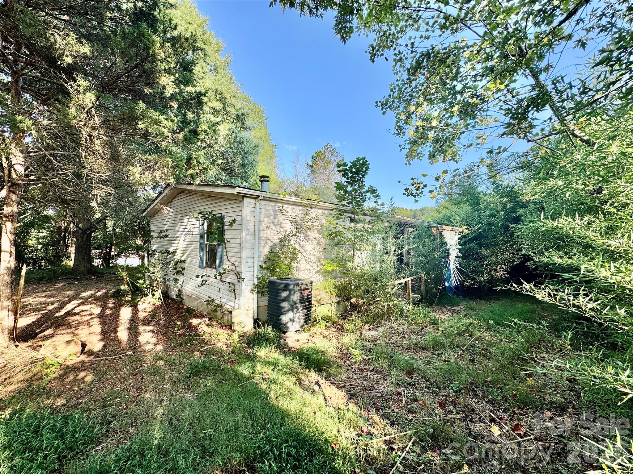 Single Family Residence at 1104 Stage Coach Trail, Yadkinville, photo 5 of 13